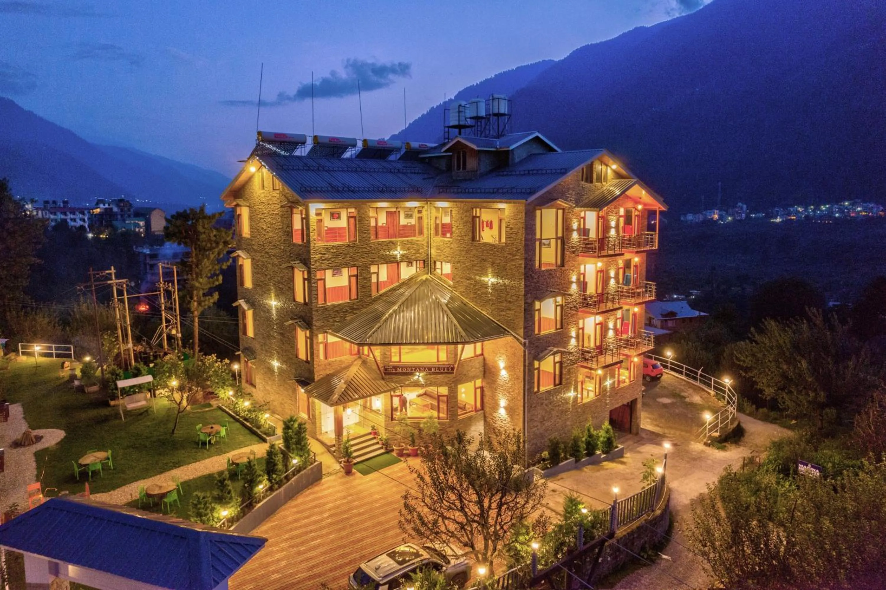 Hotel Mountain face by Snow City Hotels