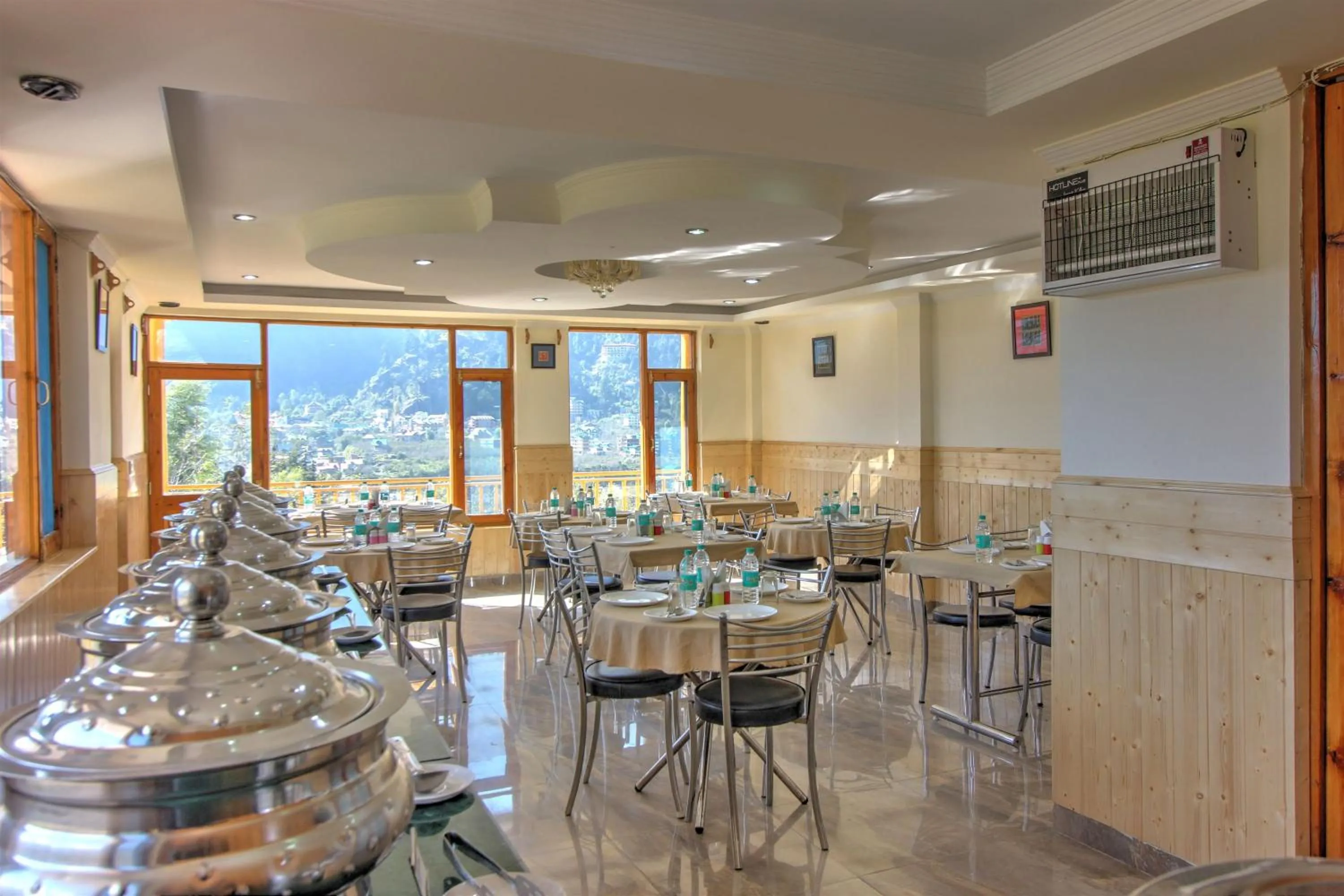 Restaurant/places to eat in Hotel Mountain face by Snow City Hotels