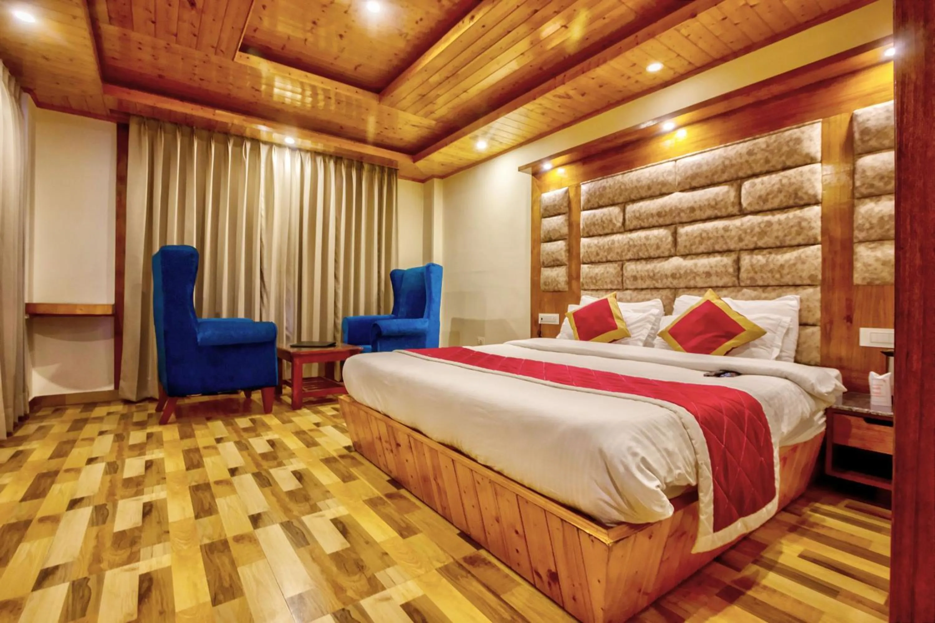 Bed in Hotel Mountain face by Snow City Hotels