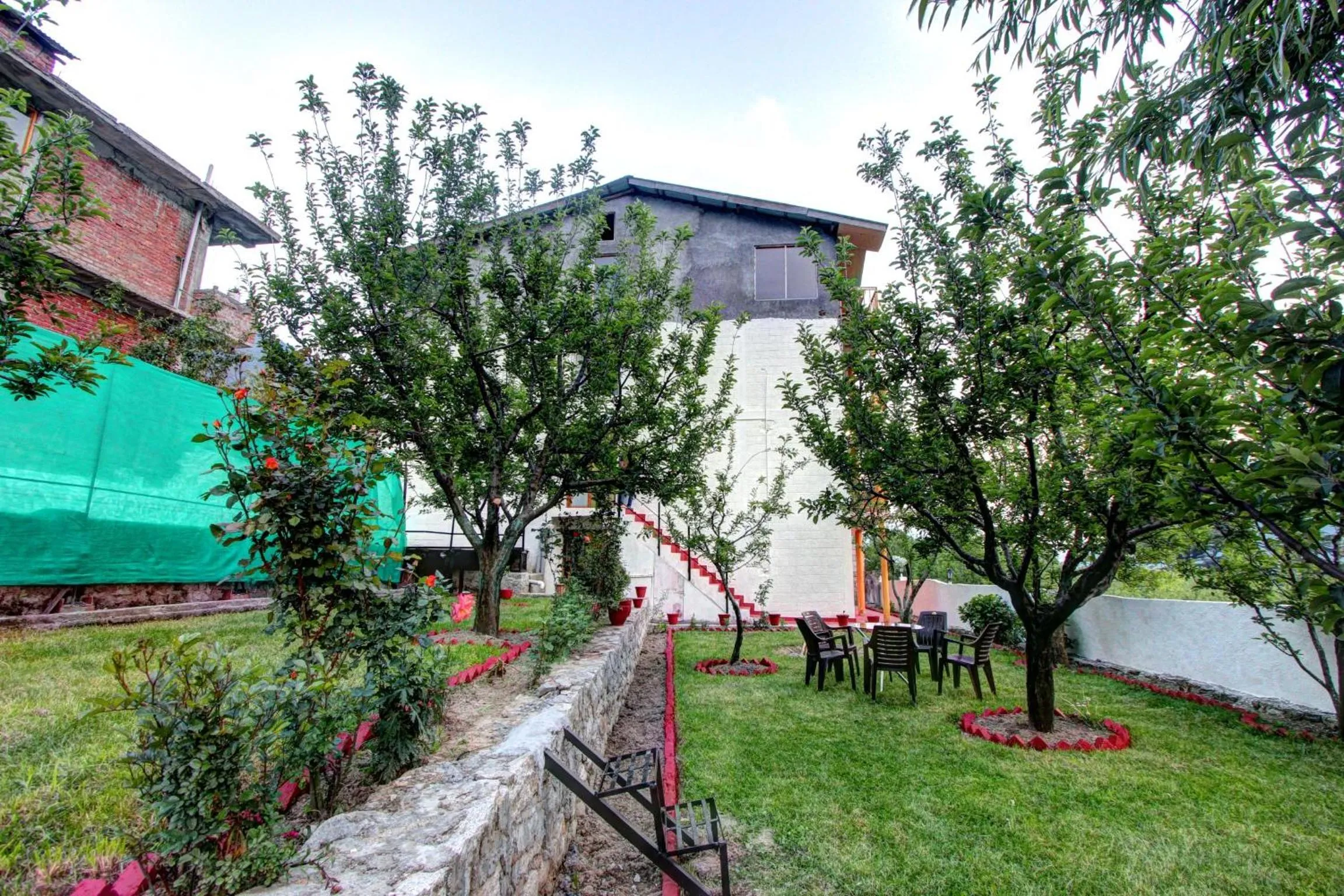 Garden in Hotel Mountain face by Snow City Hotels