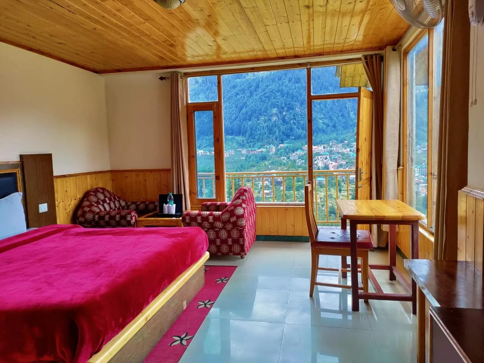 Photo of the whole room, Bed in Hotel Mountain face by Snow City Hotels