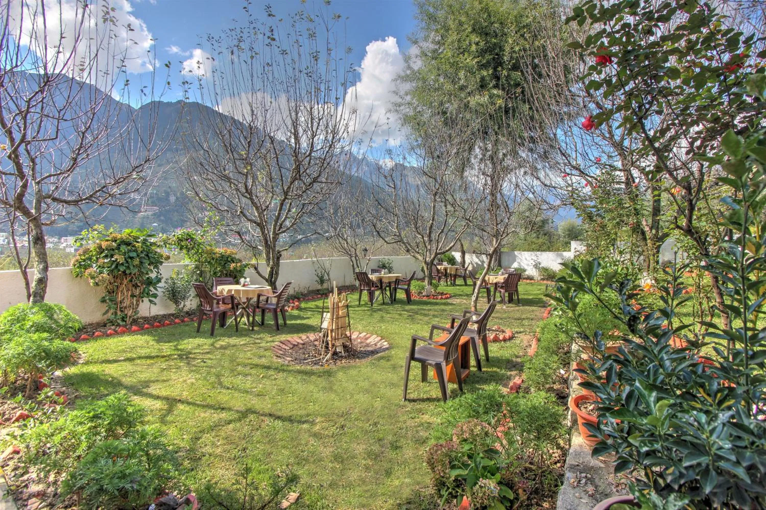 Garden in Hotel Mountain face by Snow City Hotels