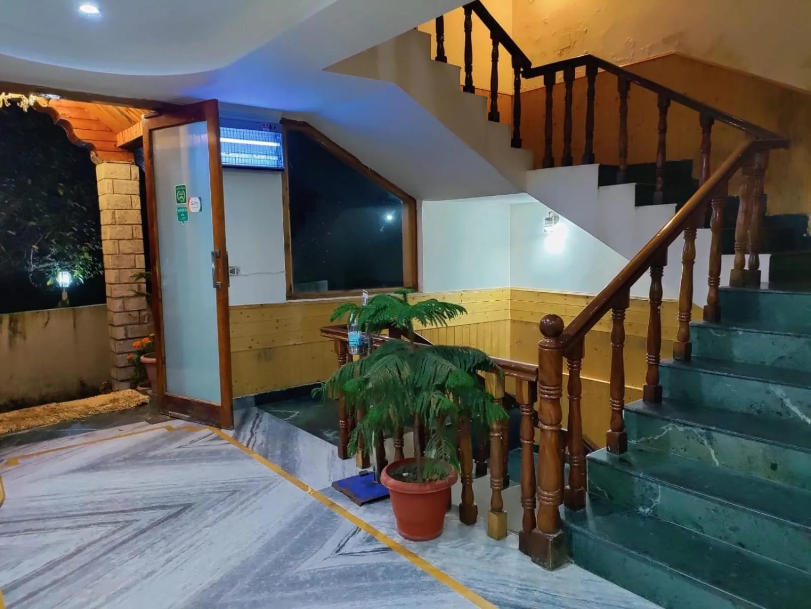 Lobby or reception in Hotel Mountain face by Snow City Hotels