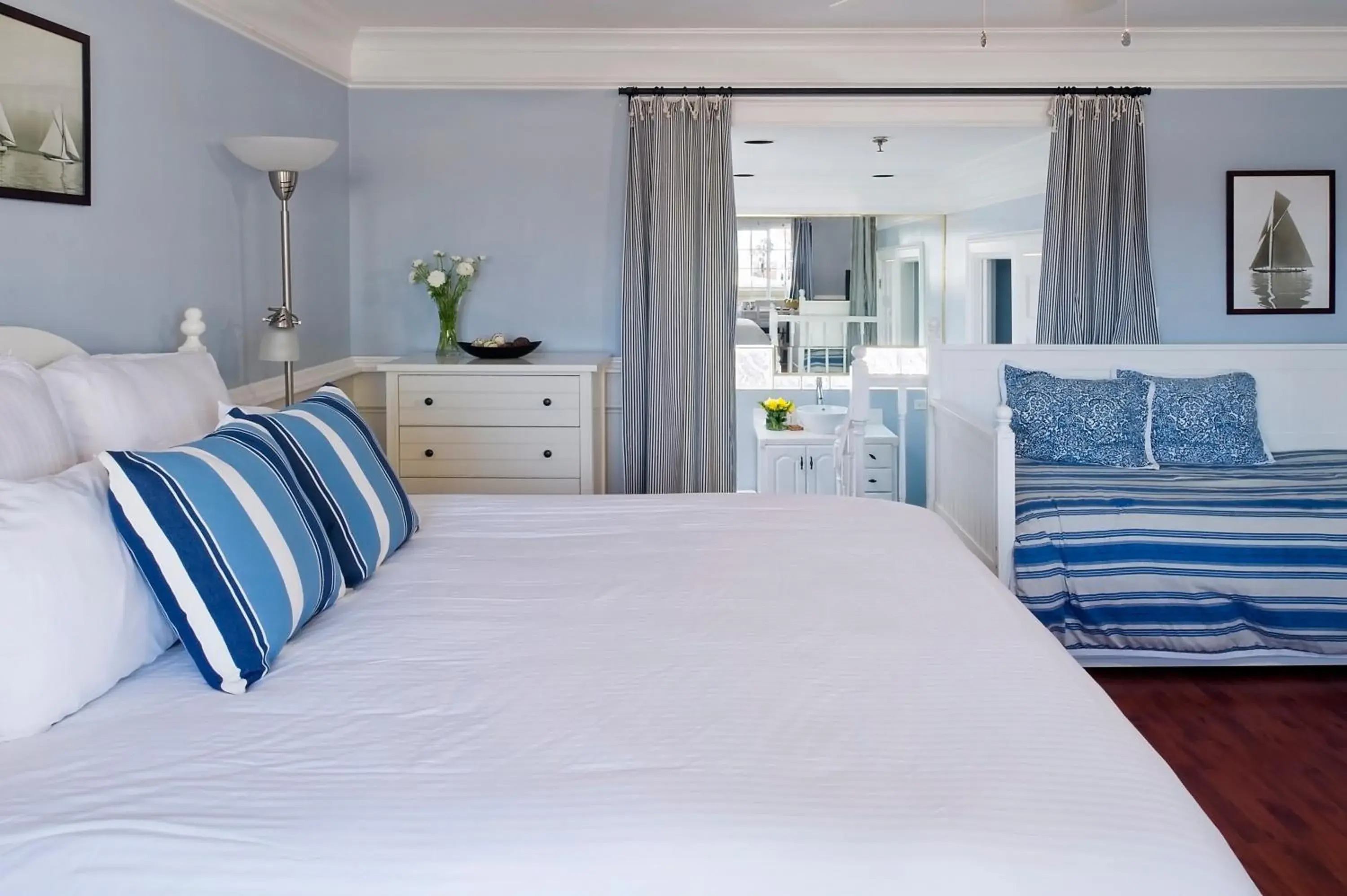 Bed in Newport Beach Hotel Bed in Newport Beach Hotel