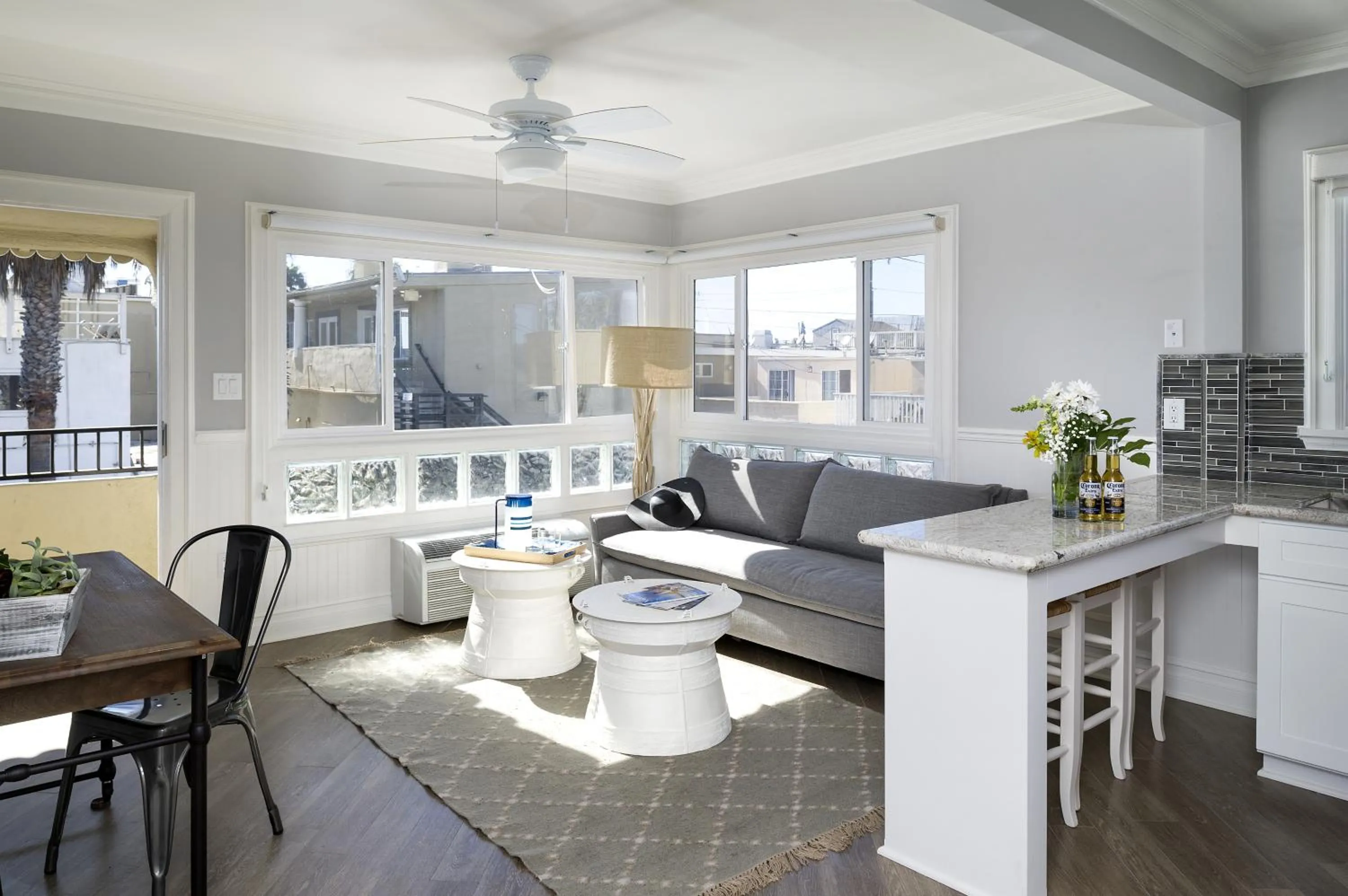 Photo of the whole room in Newport Beach Hotel