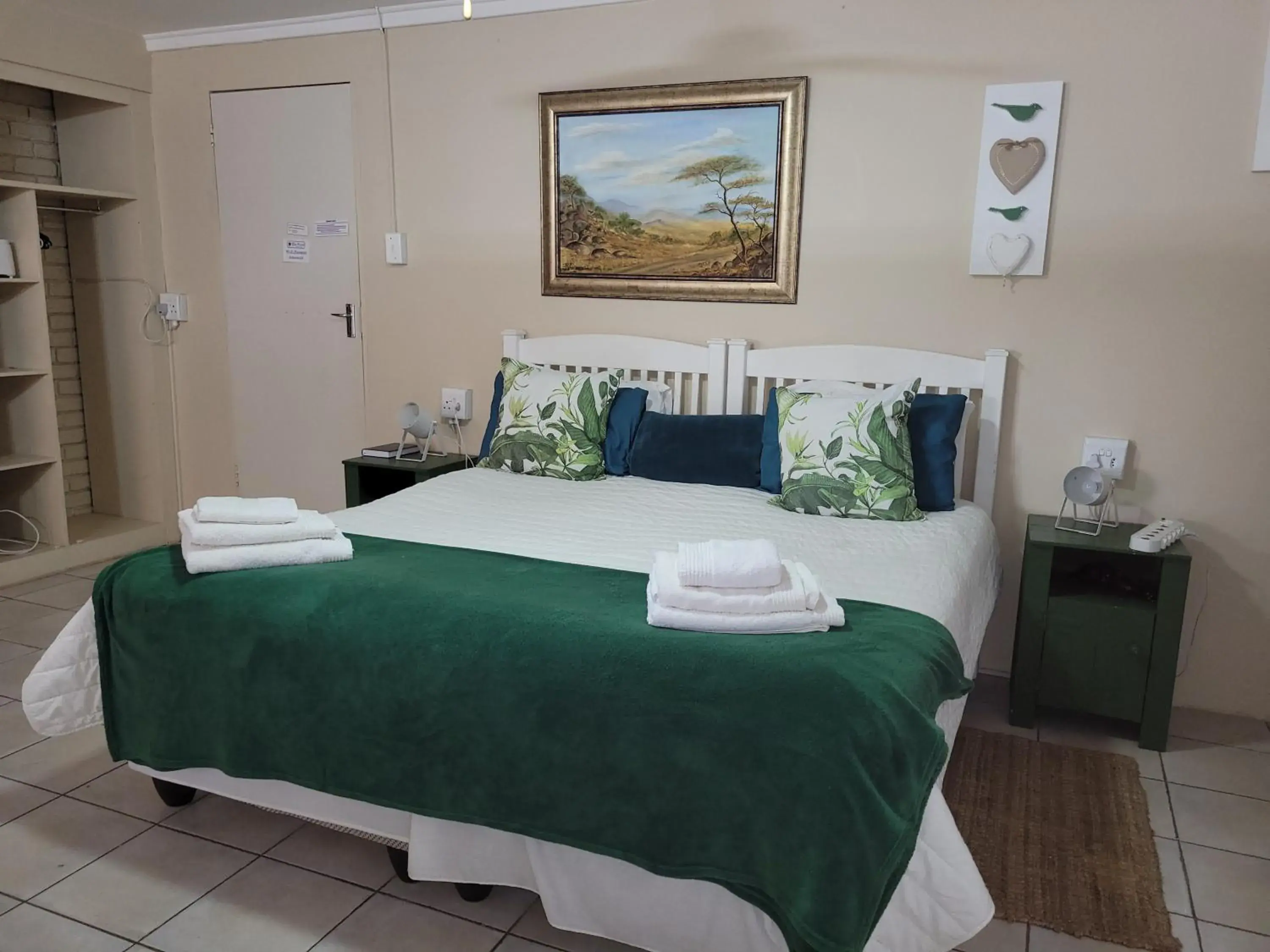 Double or Twin Room with Shower - single occupancy in De Heide Guesthouse Double or Twin Room with Shower - single occupancy in De Heide Guesthouse