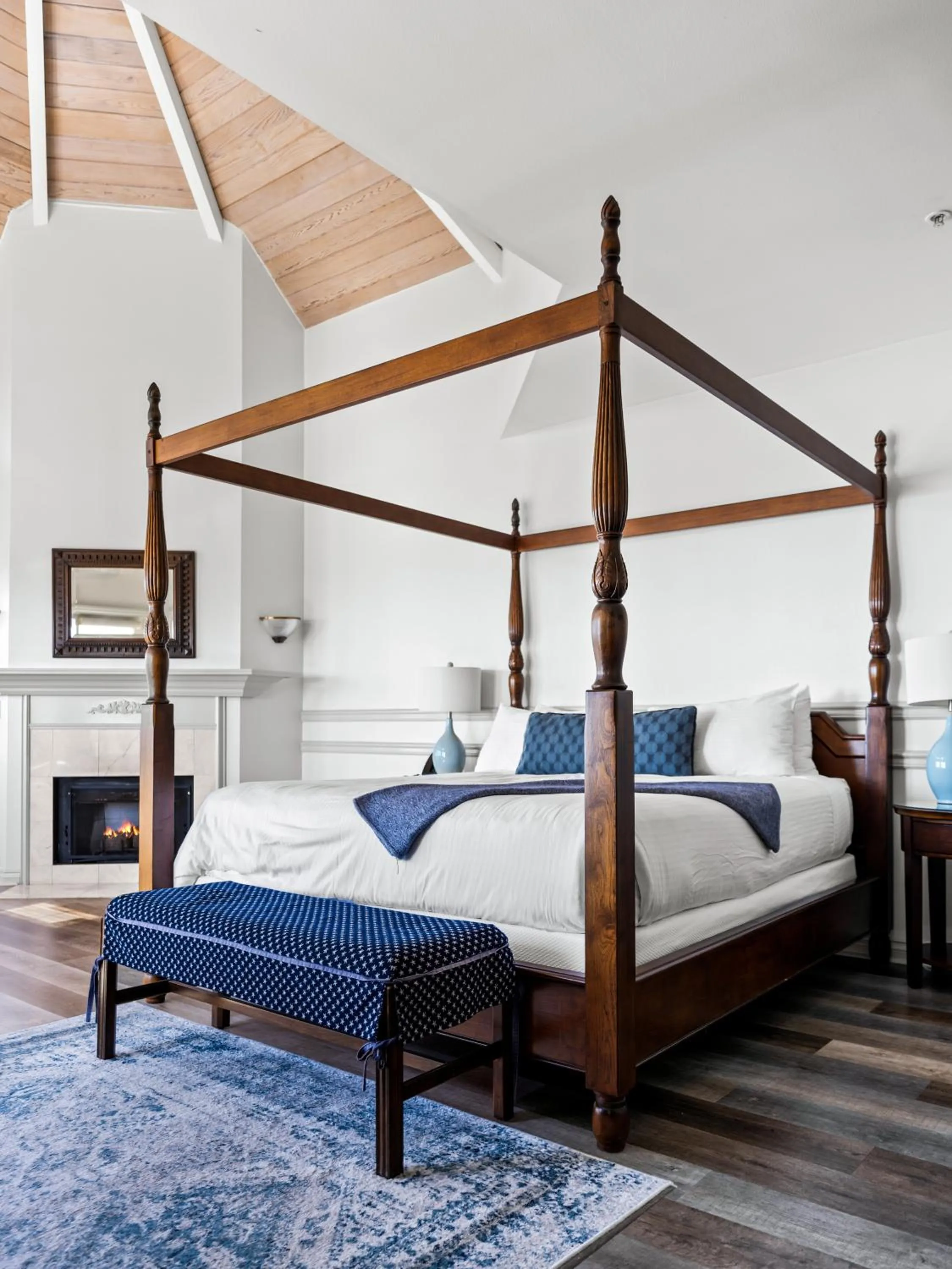 Bed in Blue Lantern Inn, A Four Sisters Inn