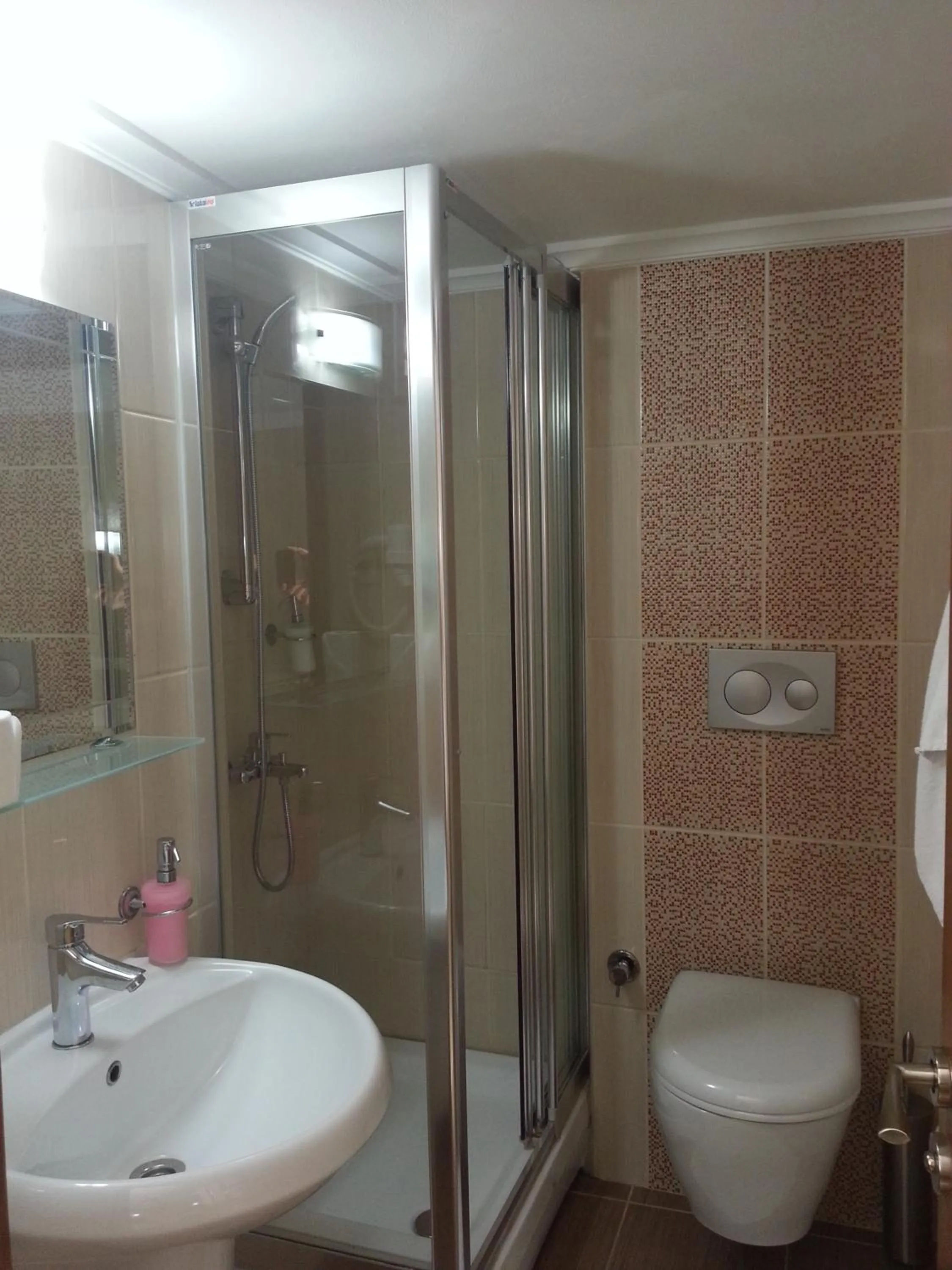 Shower in Hosta Otel