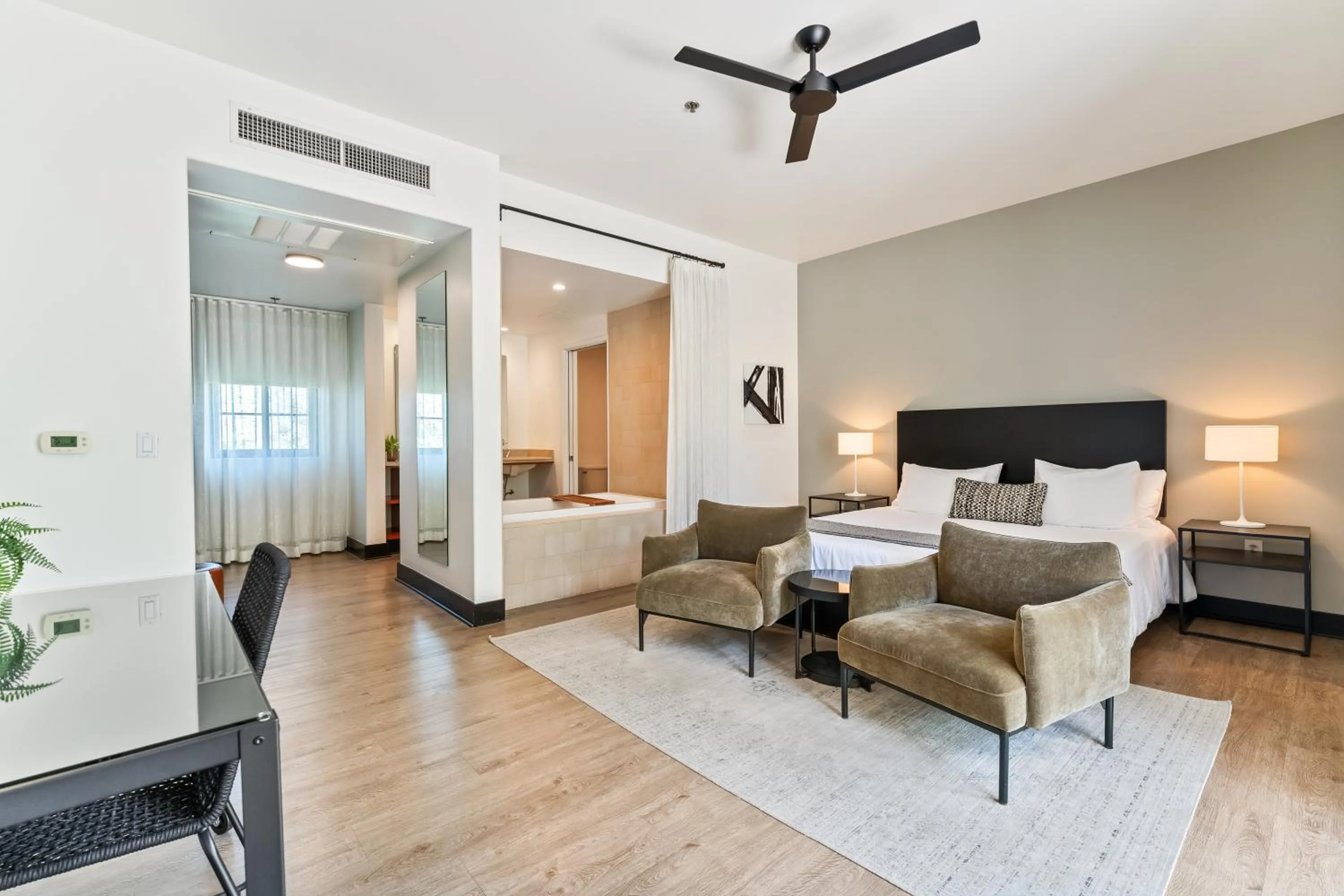 Bed in Hotel Casa 425 + Lounge, A Four Sisters Inn