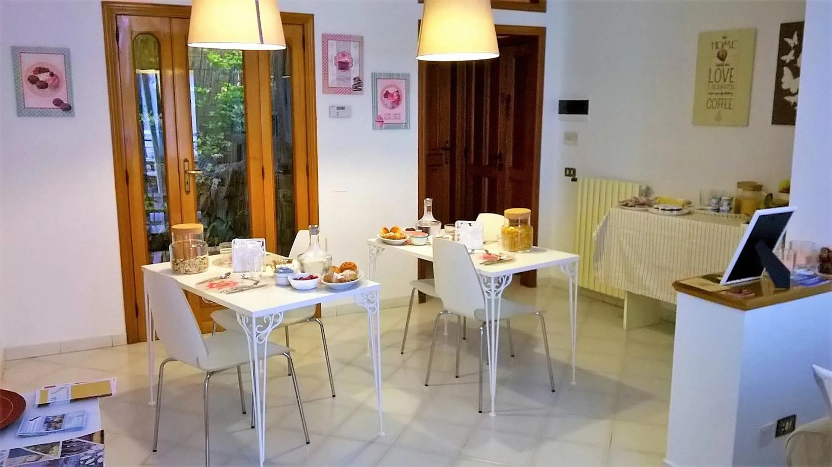 Food and drinks in A Casa di Anna