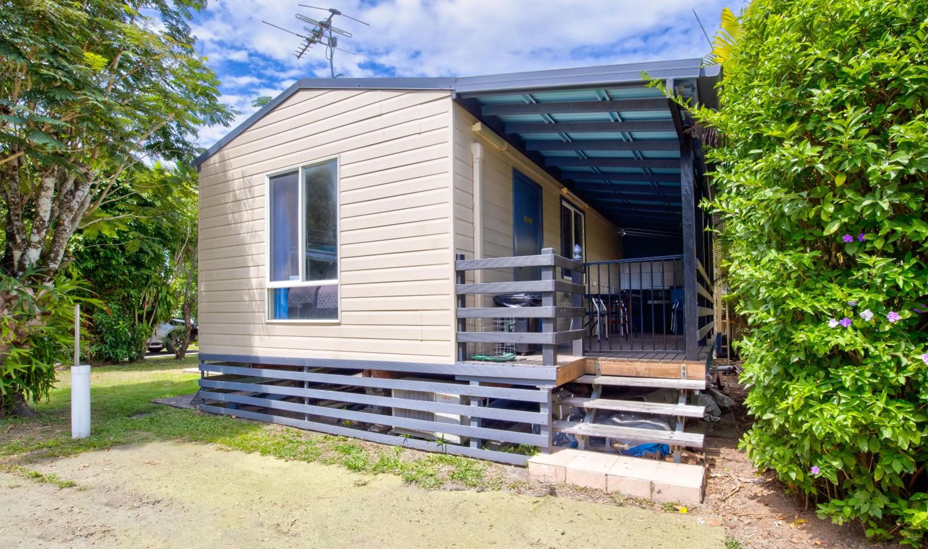 Property building in Kurrimine Beach Holiday Park