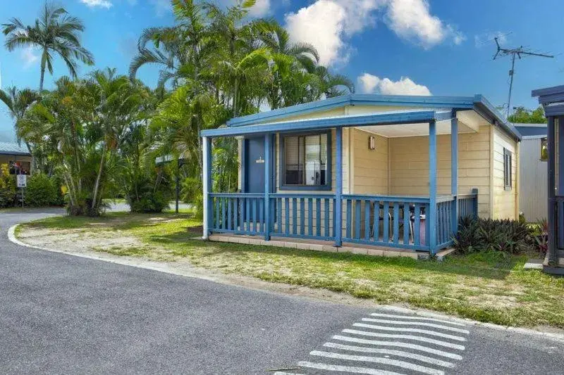 Deluxe Ensuite Cabin in Kurrimine Beach Holiday Park Deluxe Ensuite Cabin in Kurrimine Beach Holiday Park