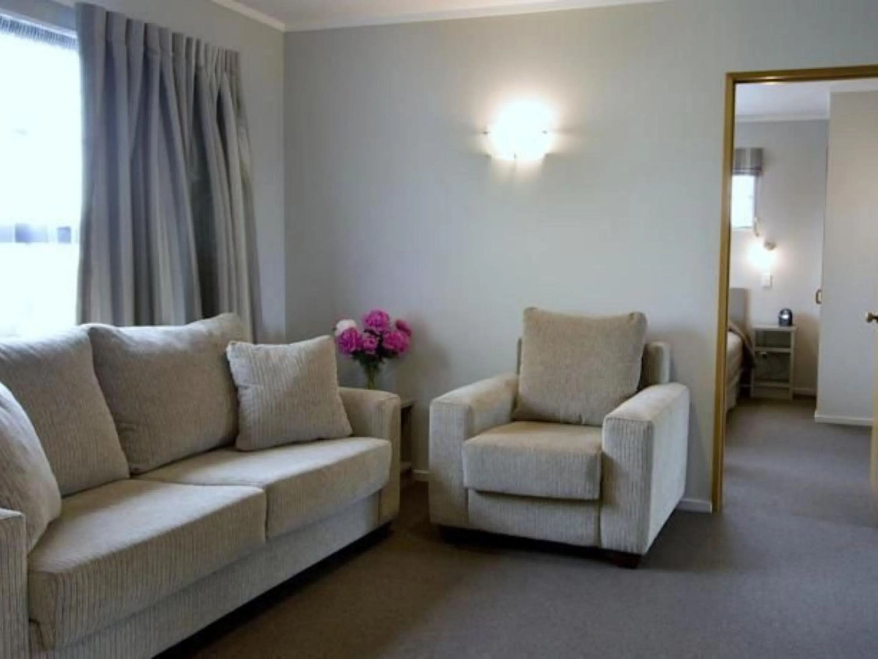 Living room in Knightsbridge Court Motor Lodge