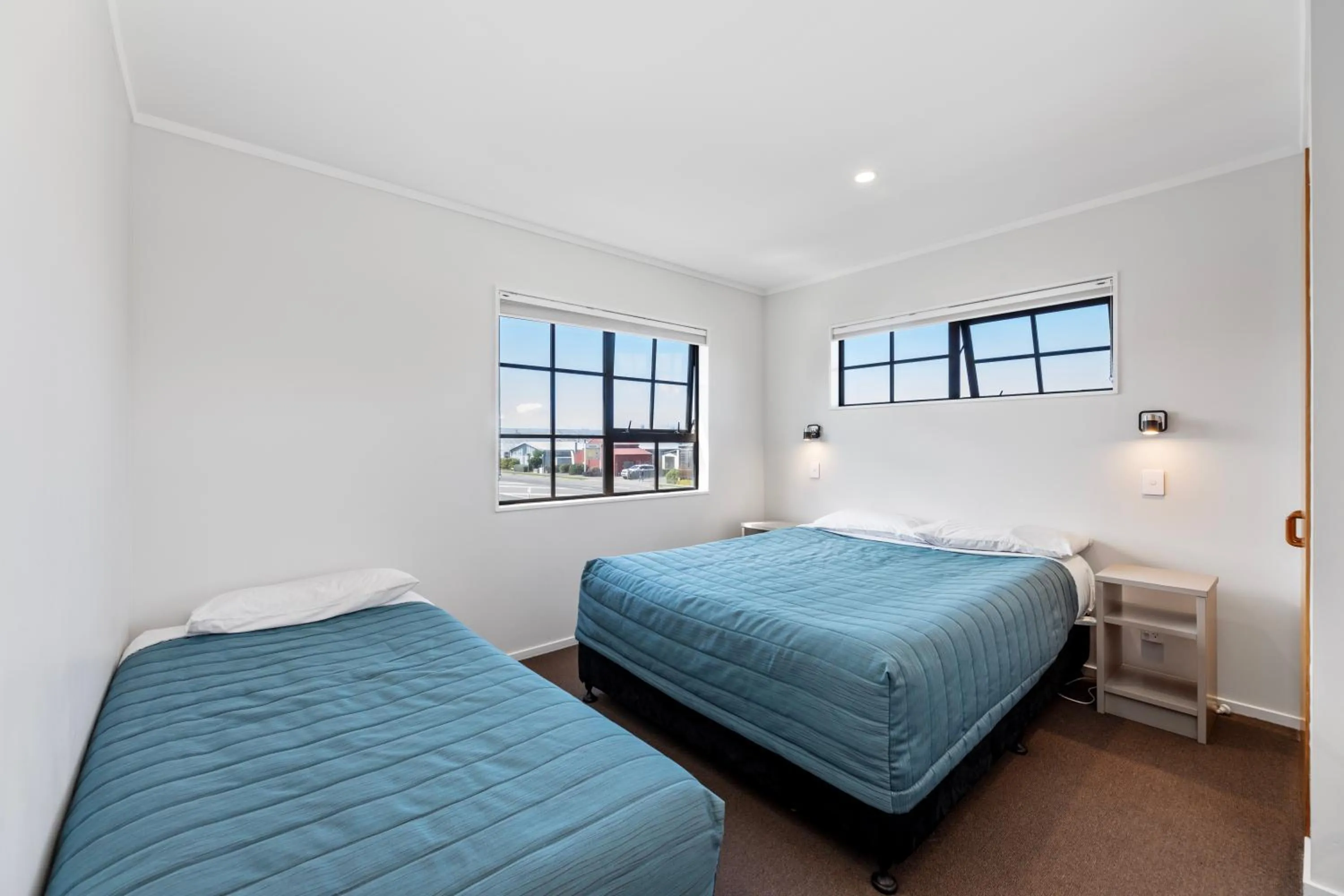 Bed in Knightsbridge Court Motor Lodge