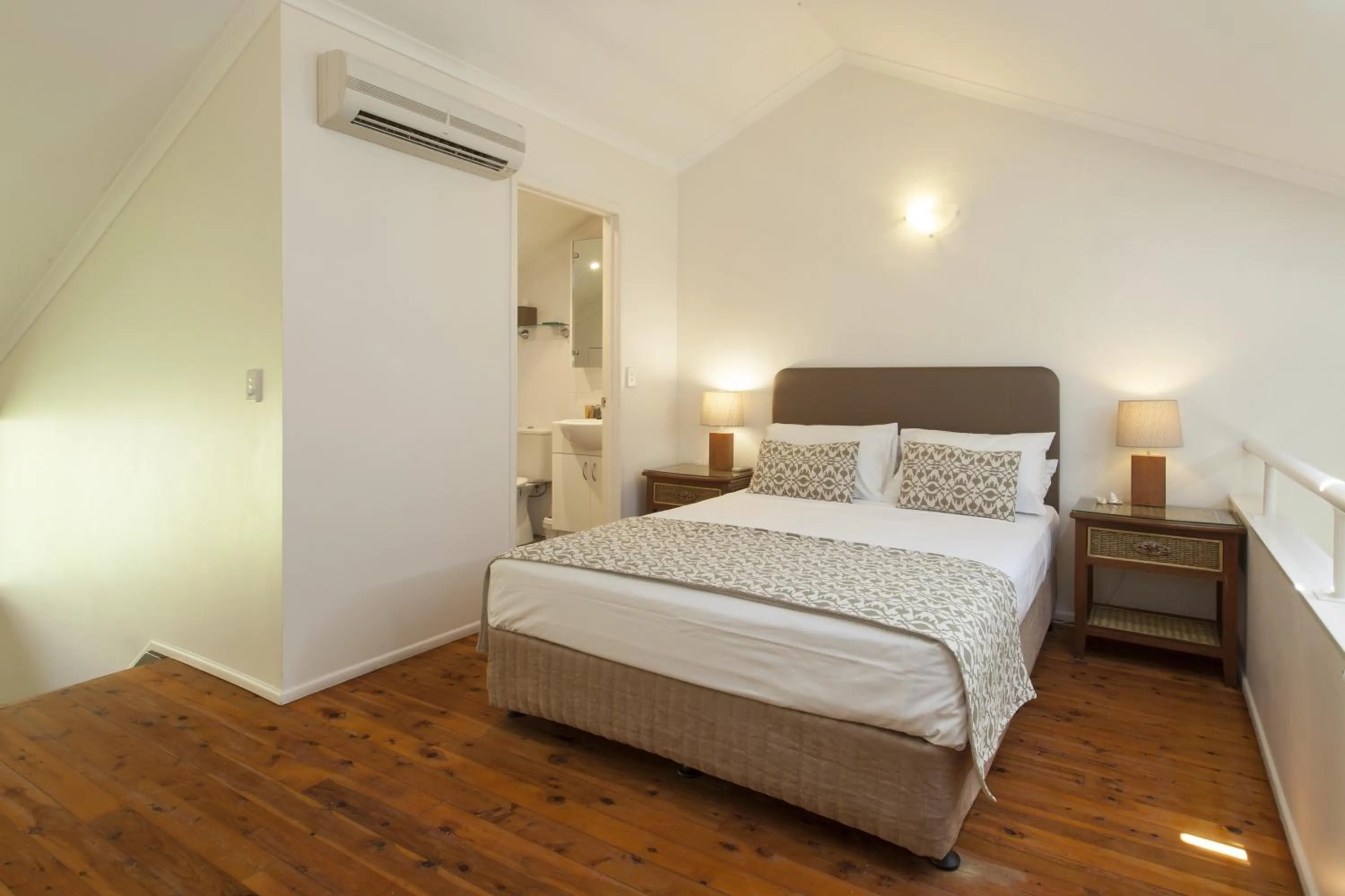 Bathroom, Bed in Coral Sea Villas