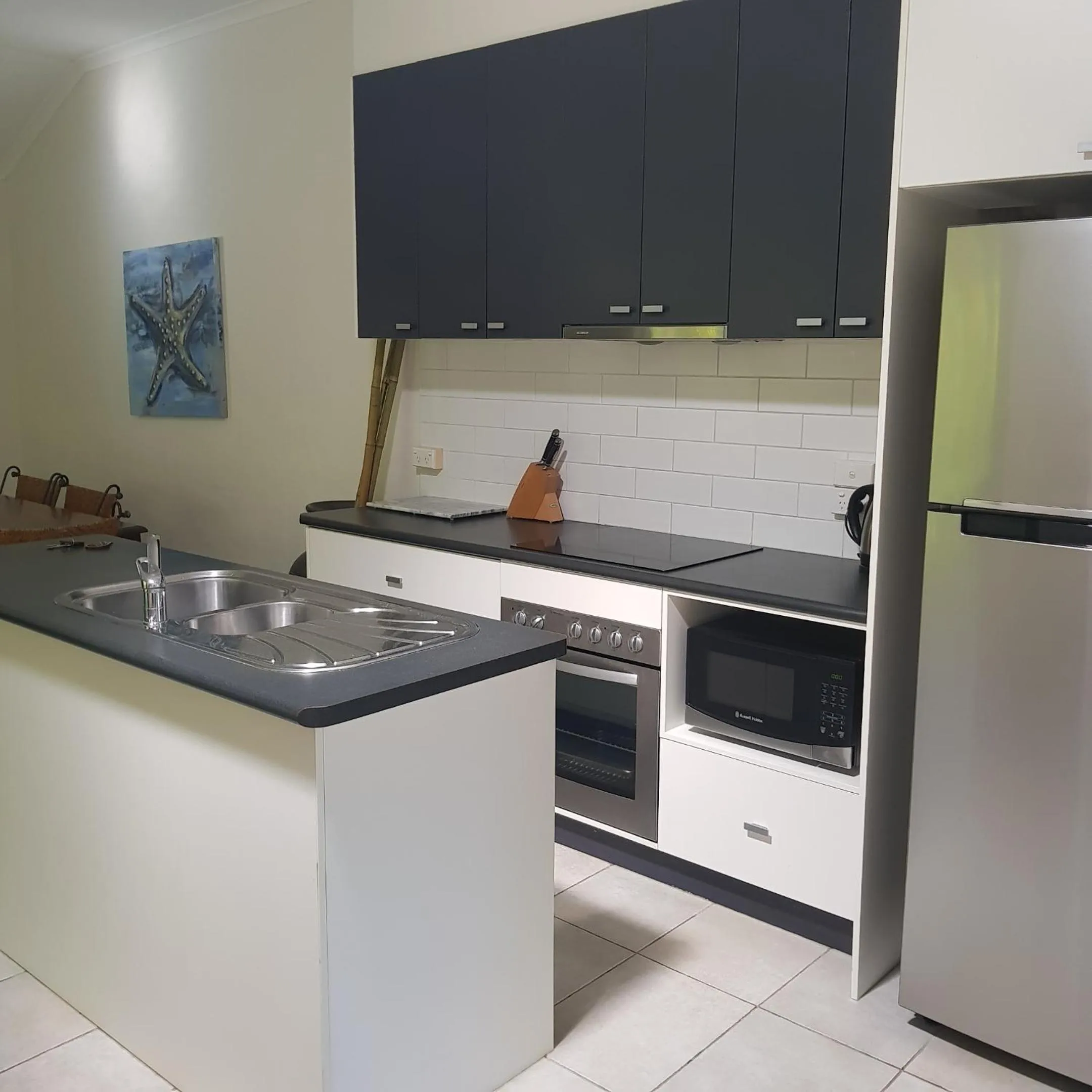 Kitchen or kitchenette in Coral Sea Villas
