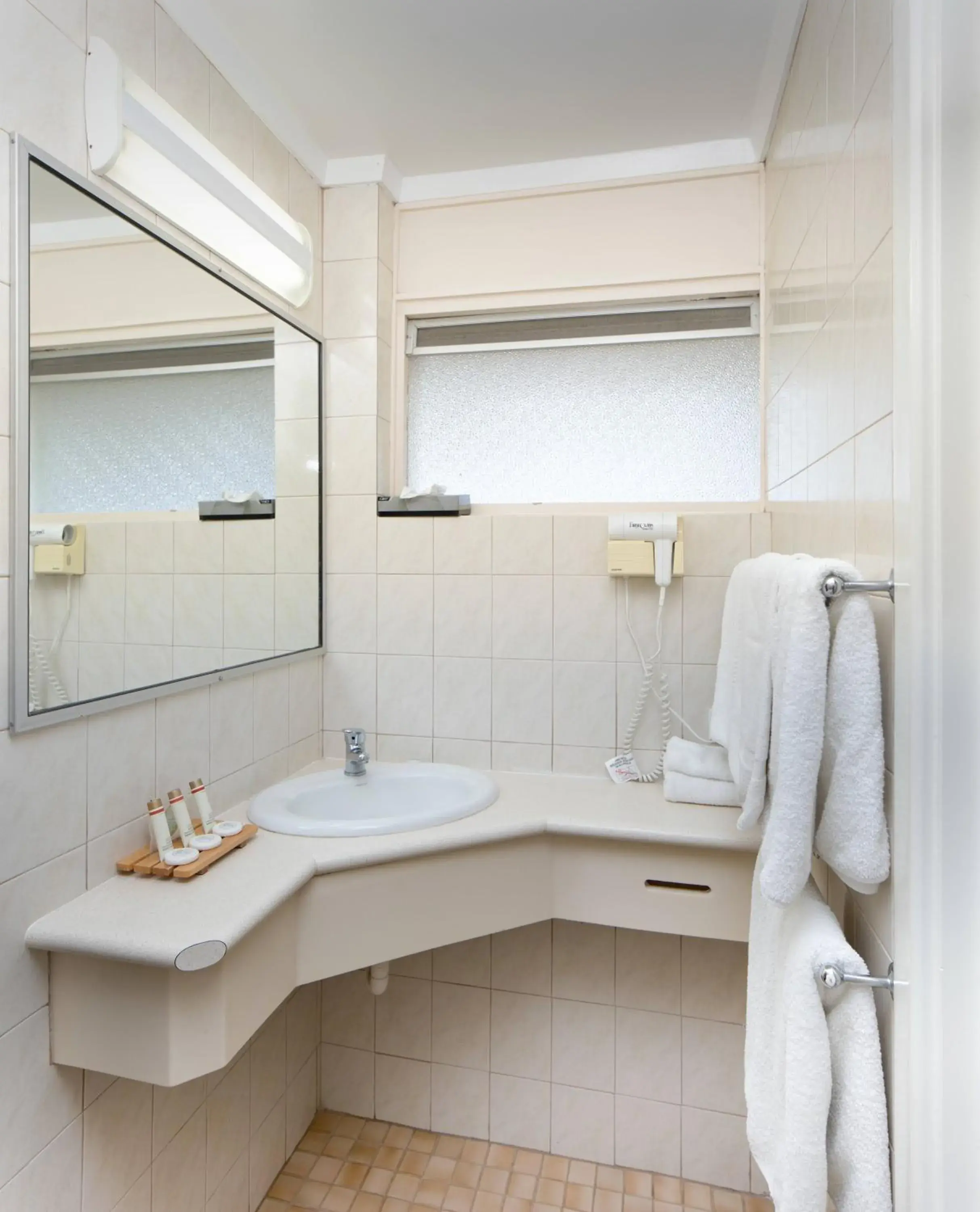 Queen Room in Hospitality Geraldton SureStay Collection by Best Western Queen Room in Hospitality Geraldton SureStay Collection by Best Western