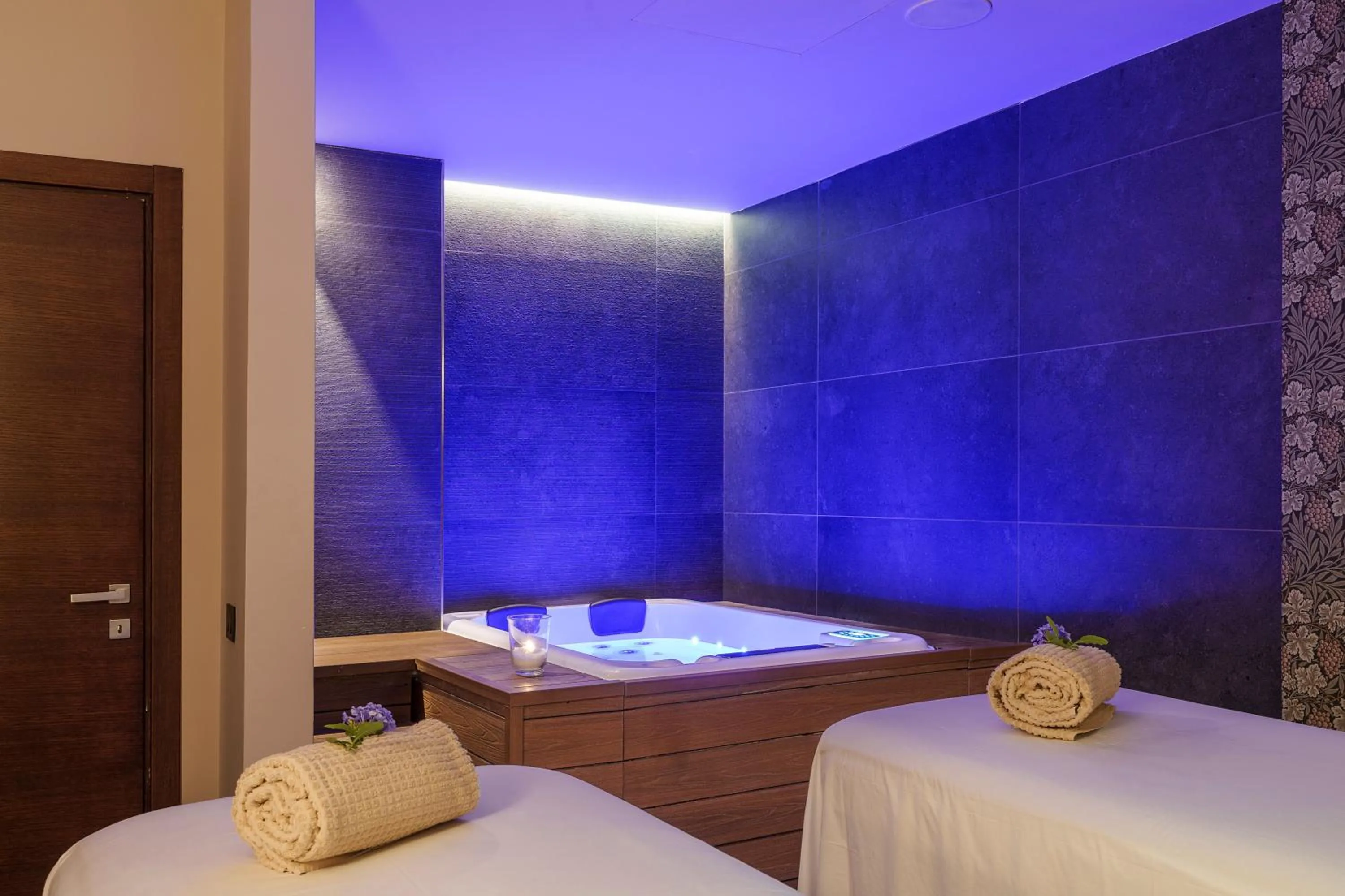 Hot Tub in Picciolo Etna Golf Resort & Spa, Curio Collection by Hilton