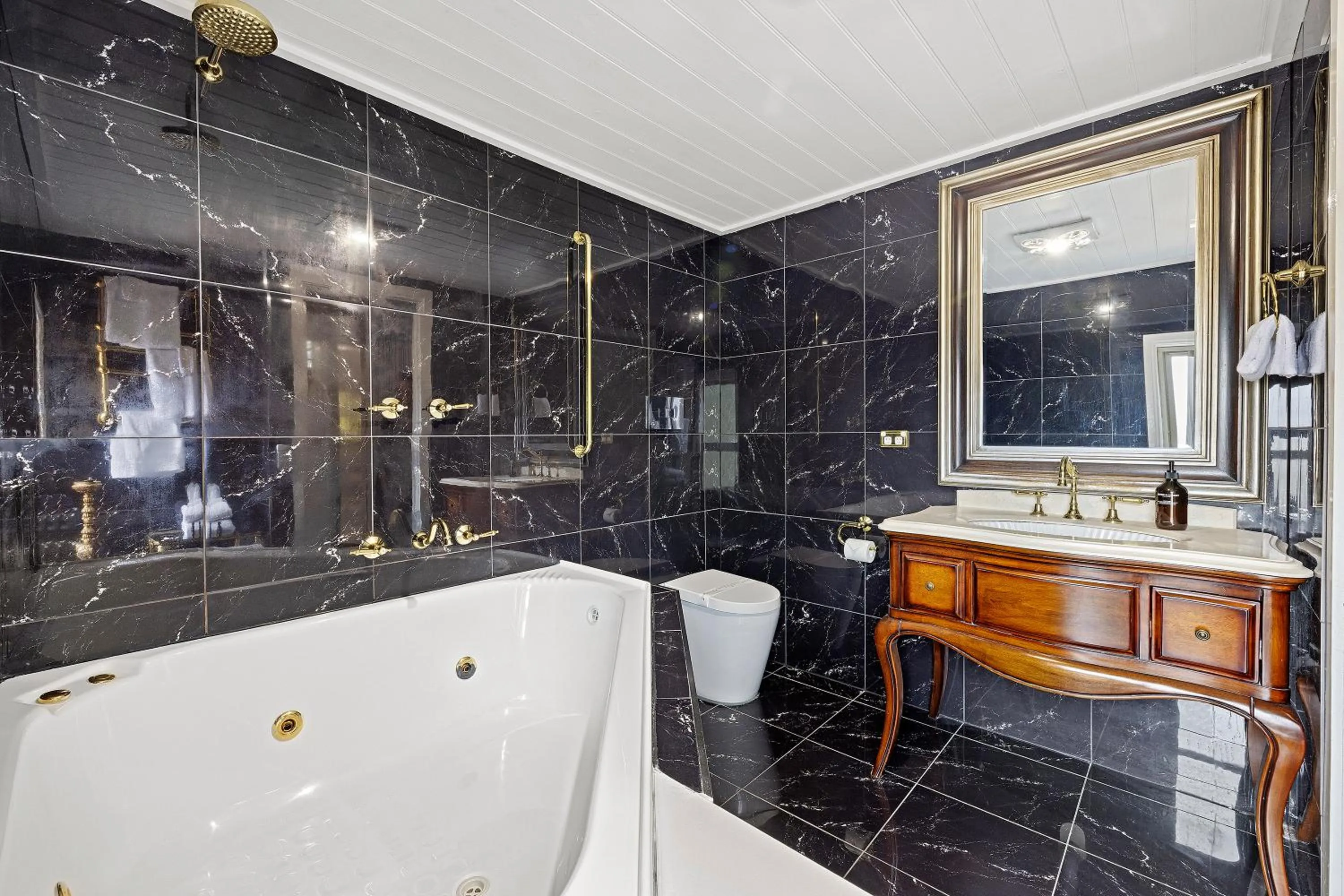 Bathroom in A Loft In The Mill Boutique Accommodation