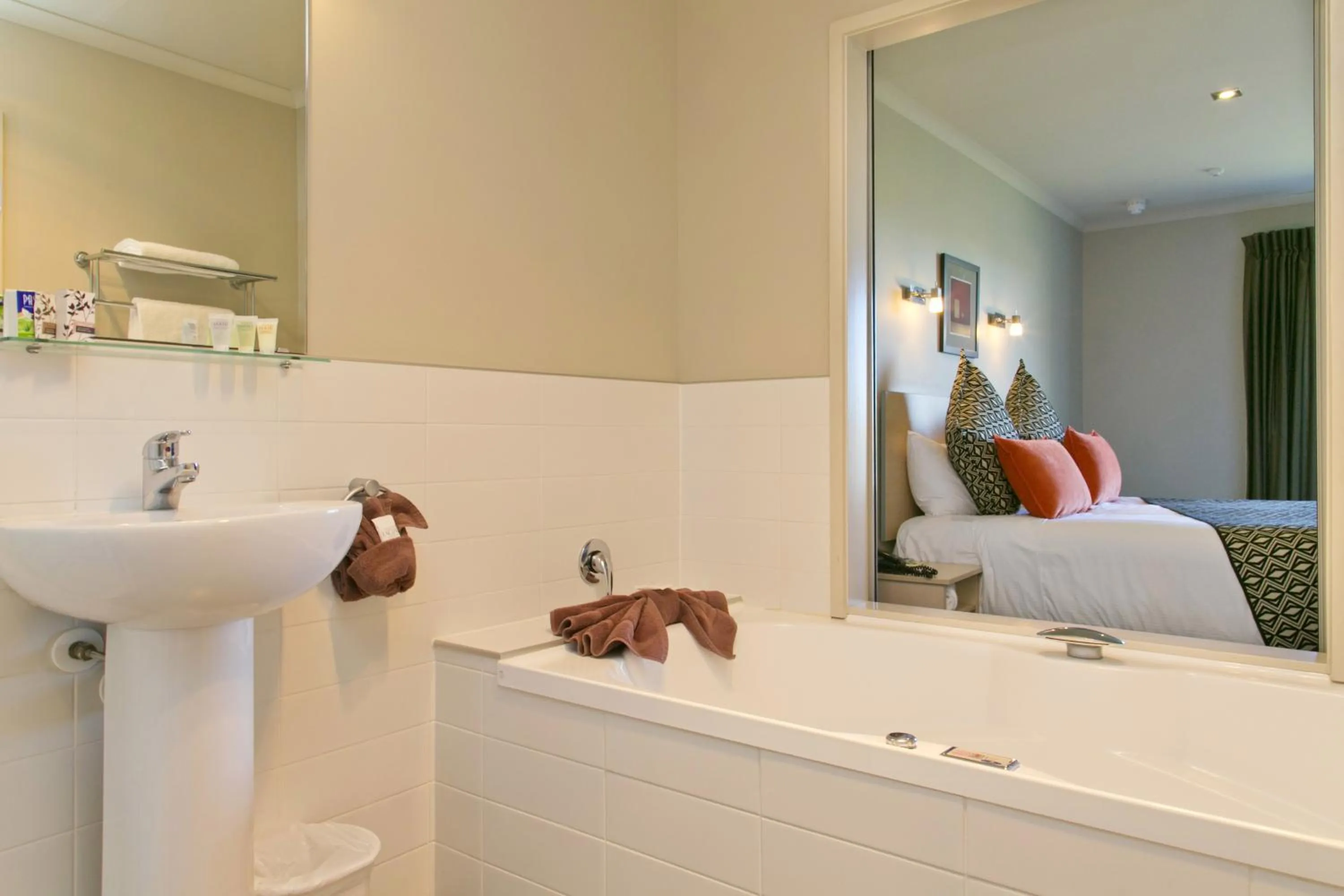 Bathroom in Beechtree Motel