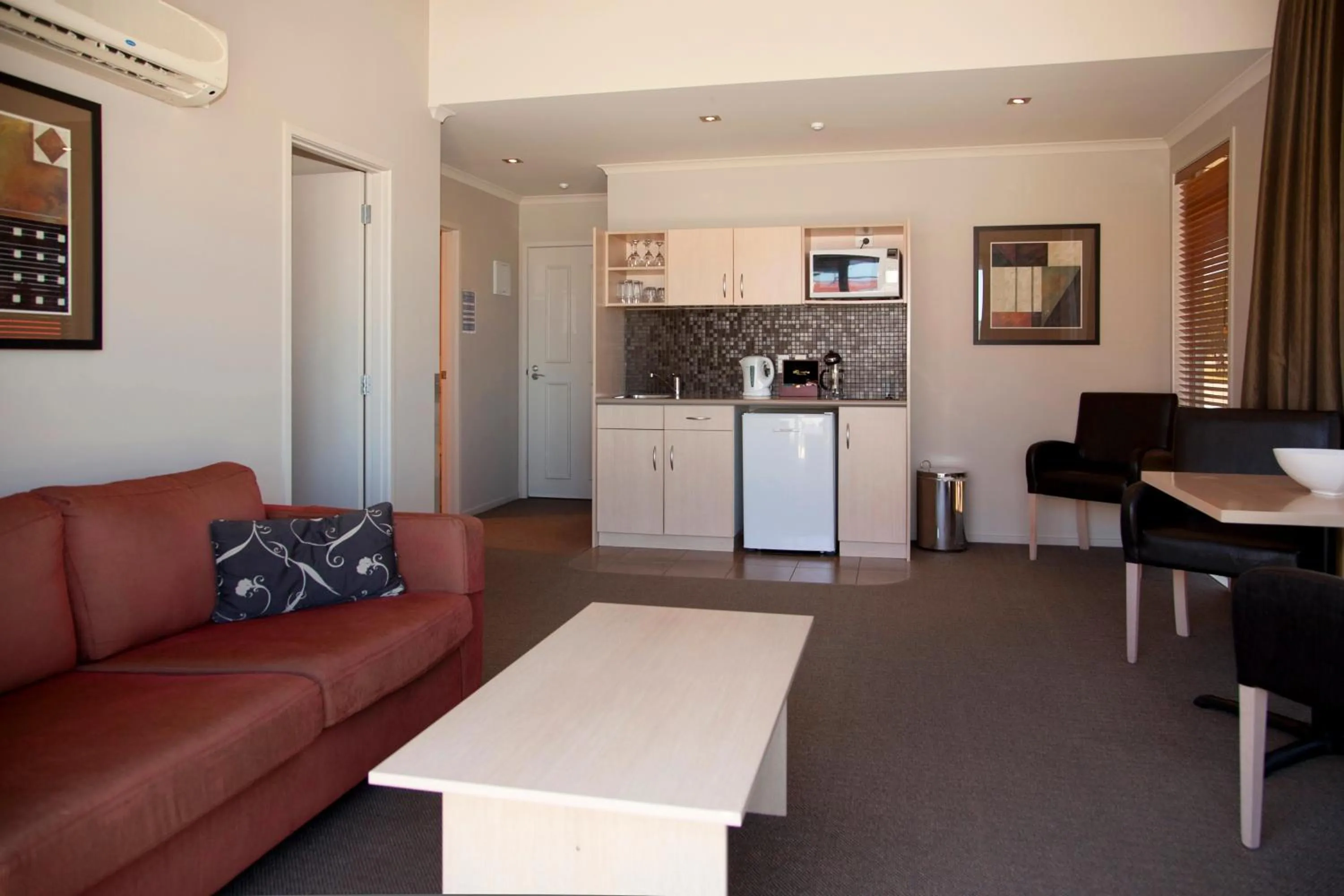 Kitchen or kitchenette in Beechtree Motel