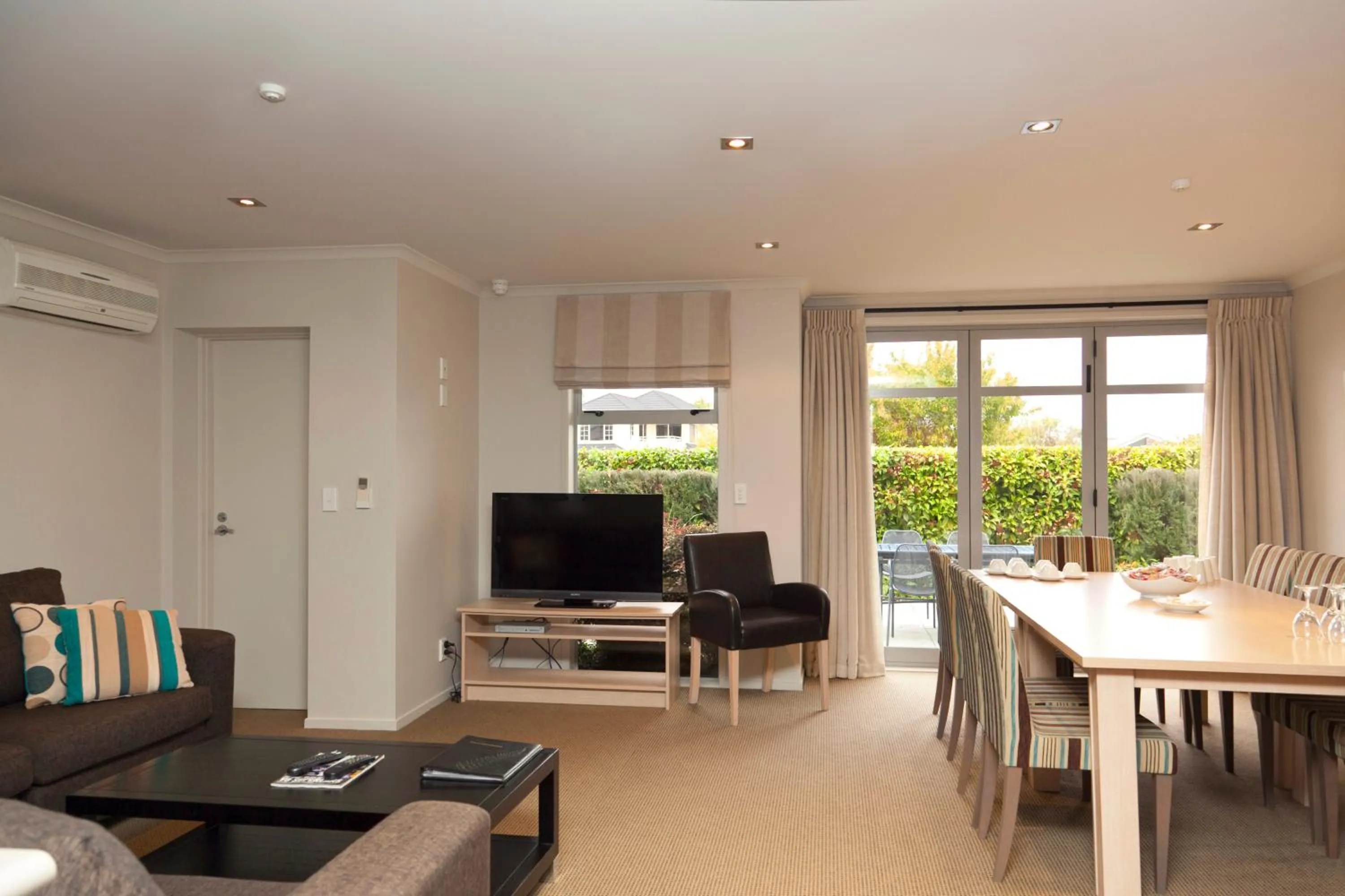 Living room in Beechtree Motel