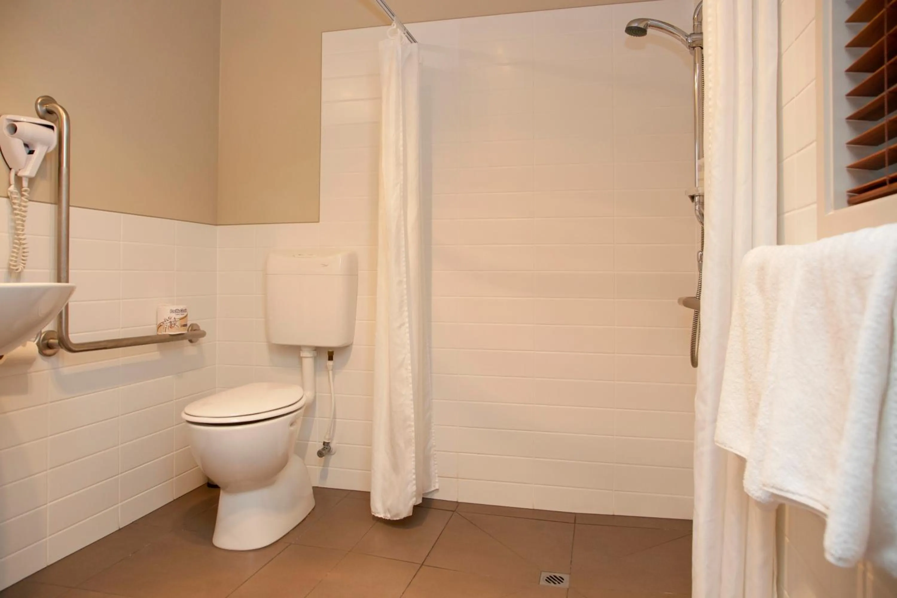 Bathroom in Beechtree Motel