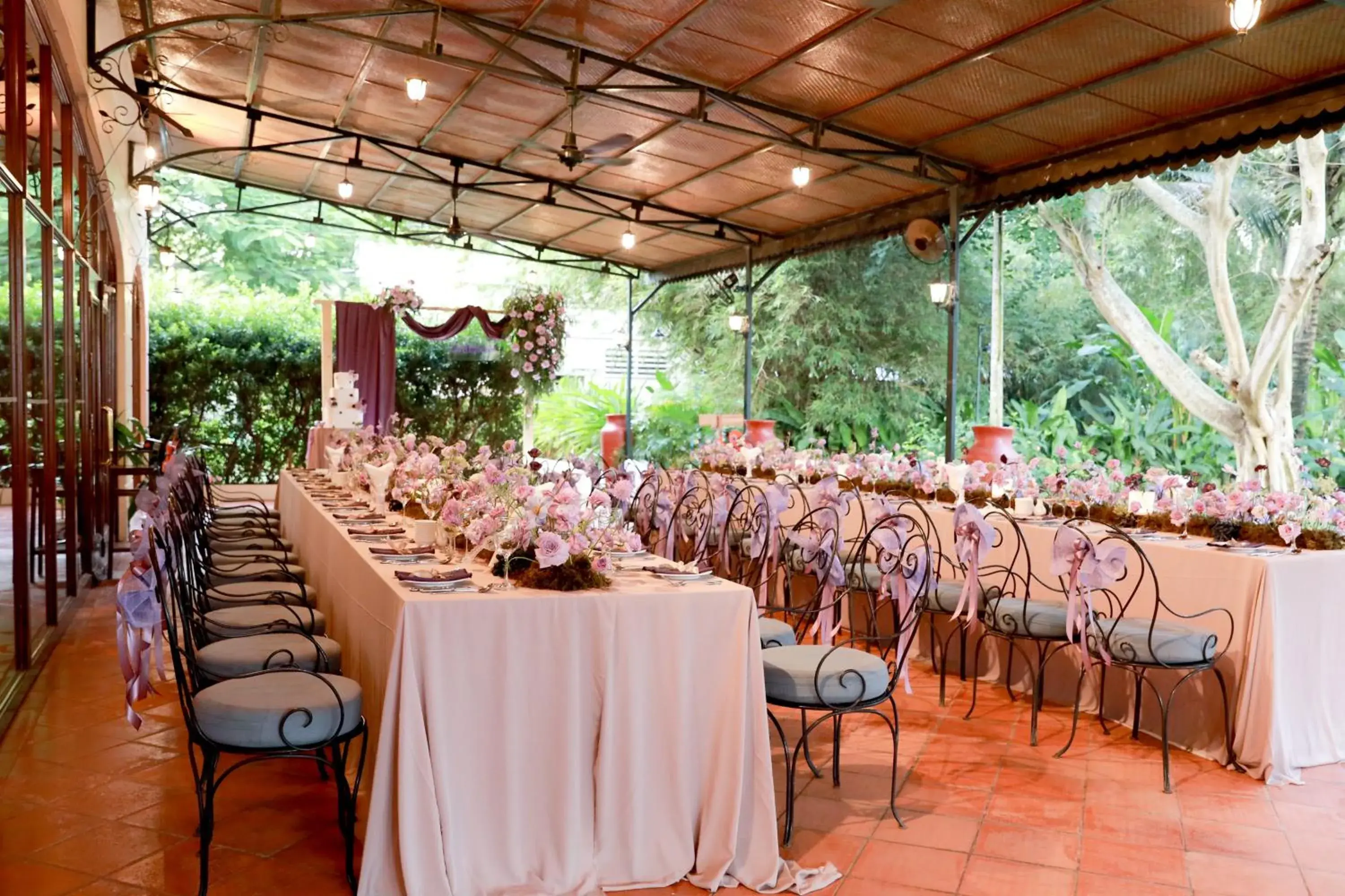 Restaurant/places to eat in Victoria Can Tho Resort Restaurant/places to eat in Victoria Can Tho Resort