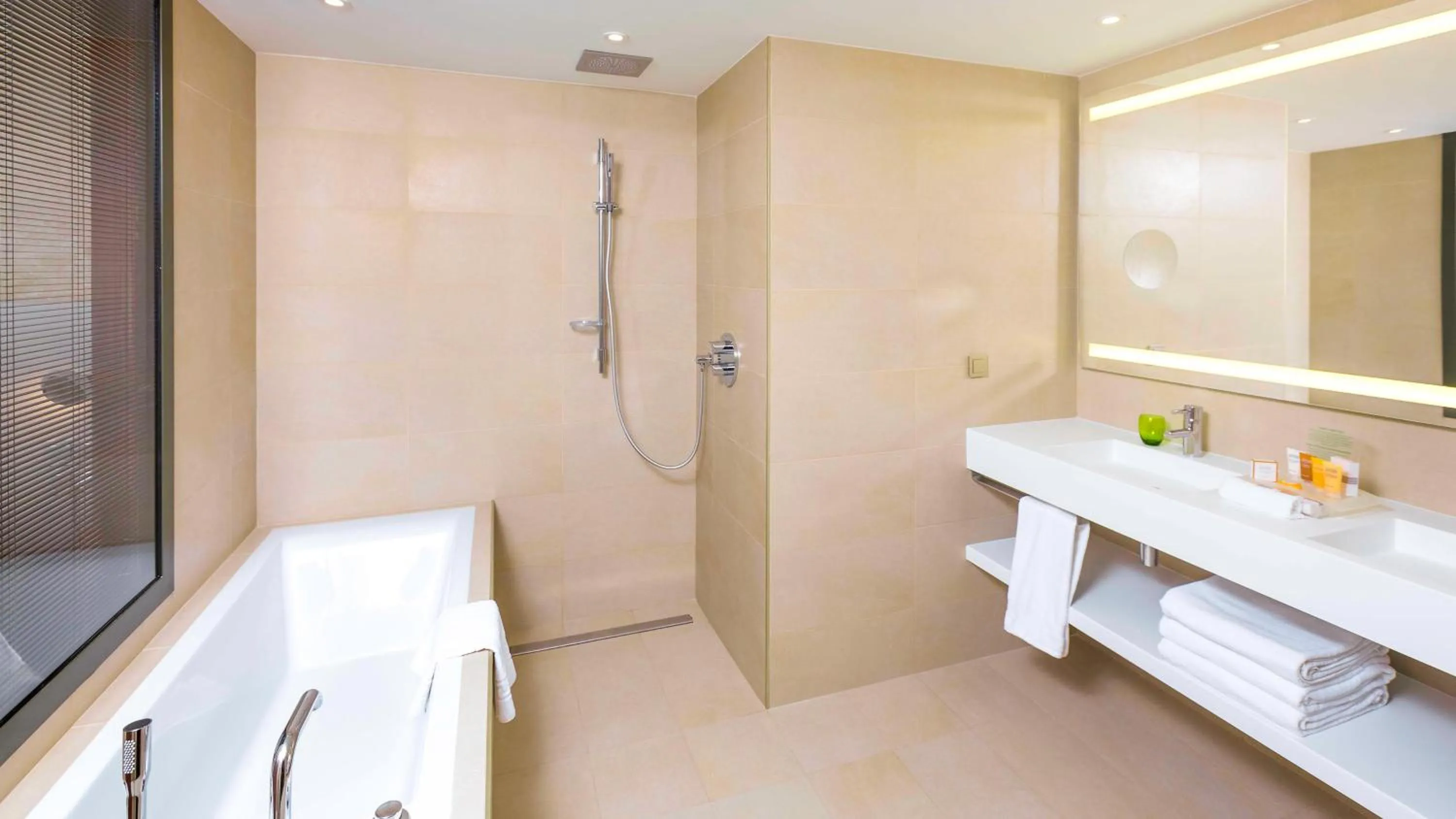 Photo of the whole room in Holiday Inn Algiers - Cheraga Tower by IHG