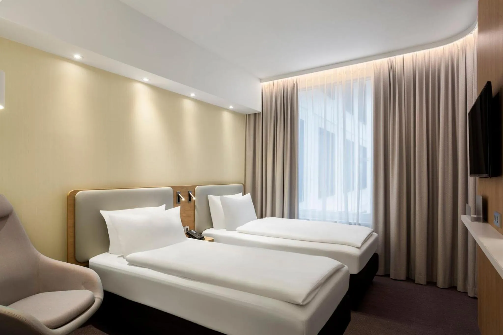 Photo of the whole room, Bed in Holiday Inn Express Munich City West by IHG