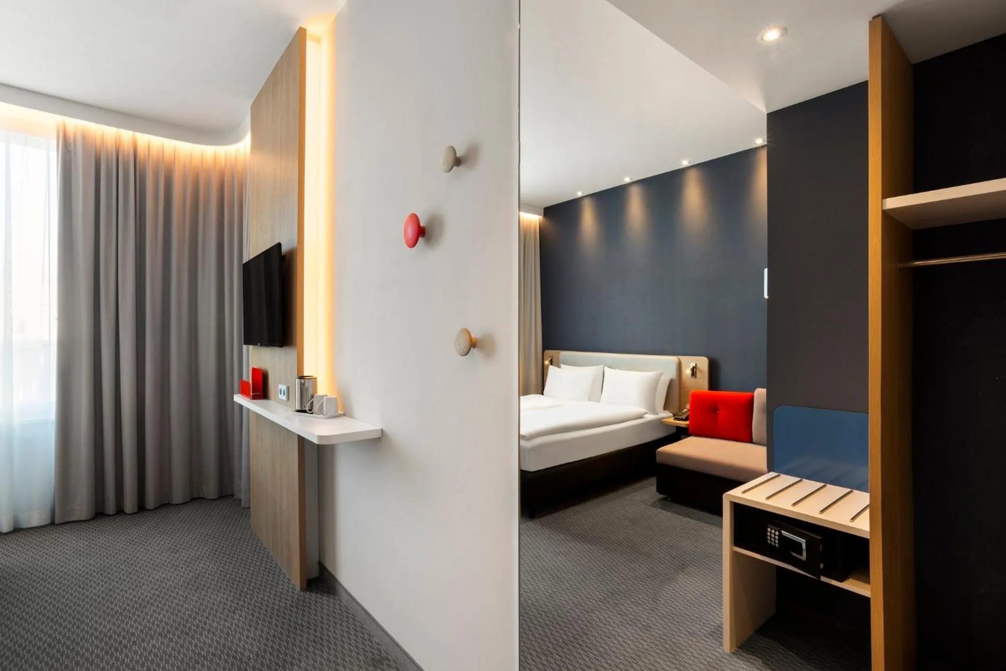 Photo of the whole room, Bed in Holiday Inn Express Munich City West by IHG