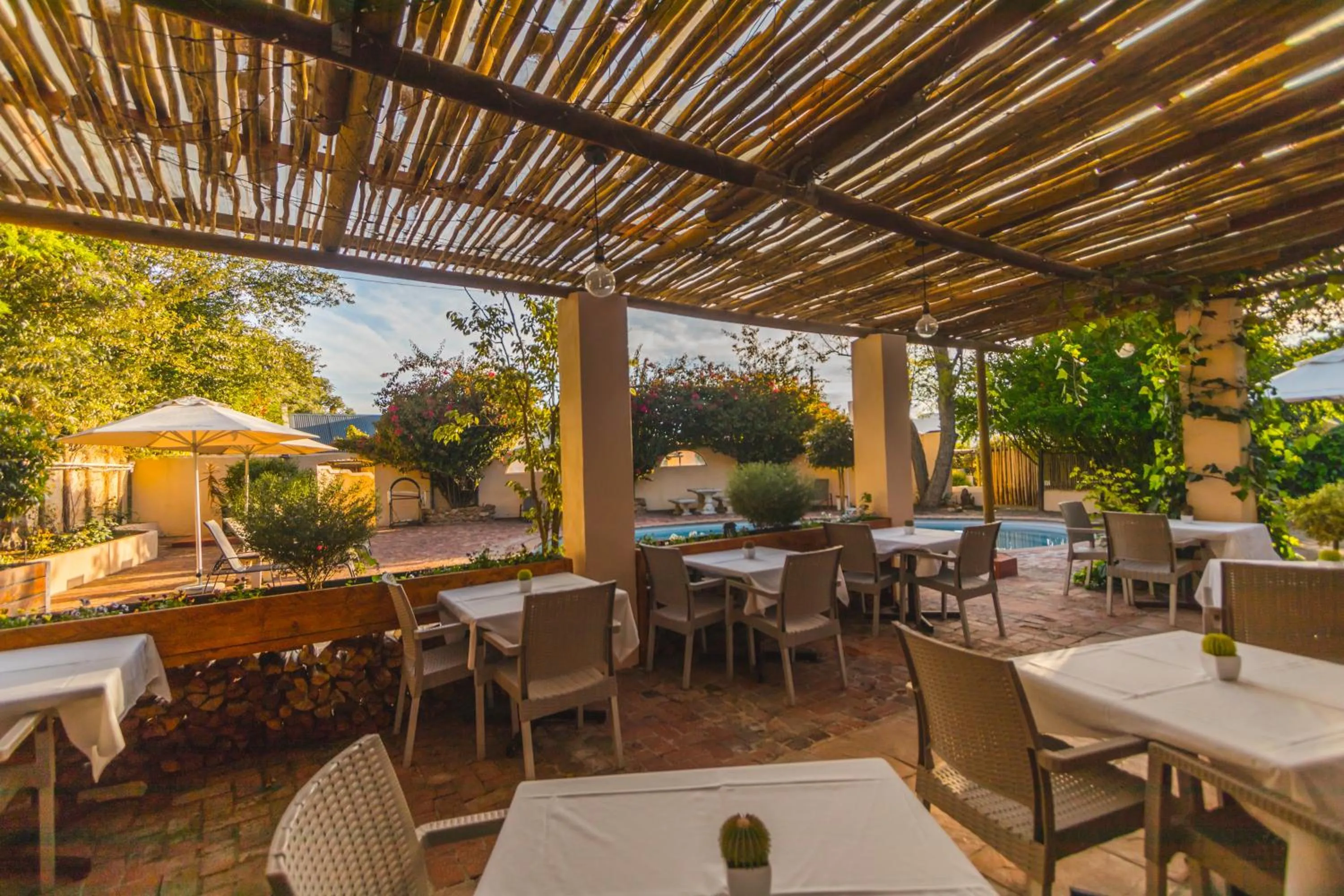 Restaurant/places to eat in De Leeuwenhof Estate