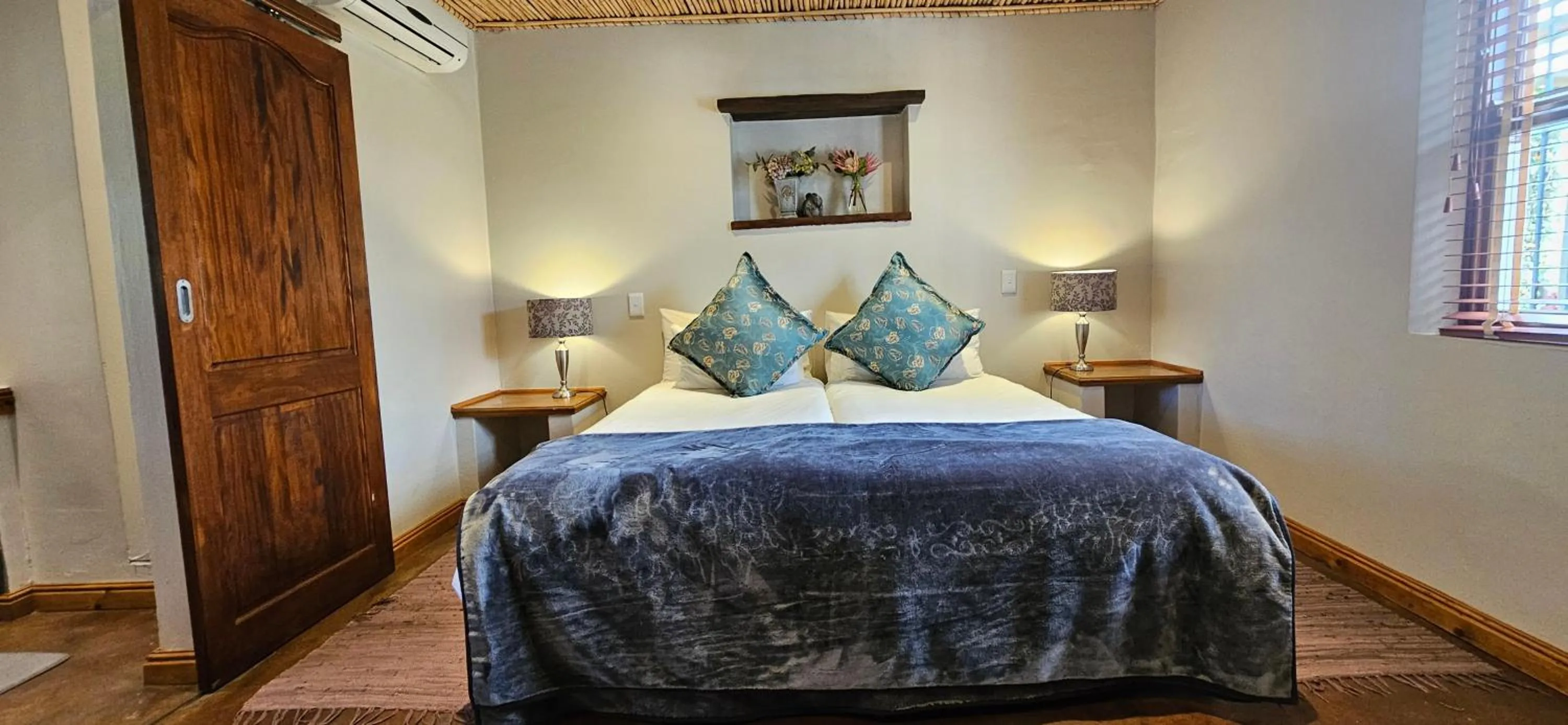 Property building, Bed in De Leeuwenhof Estate