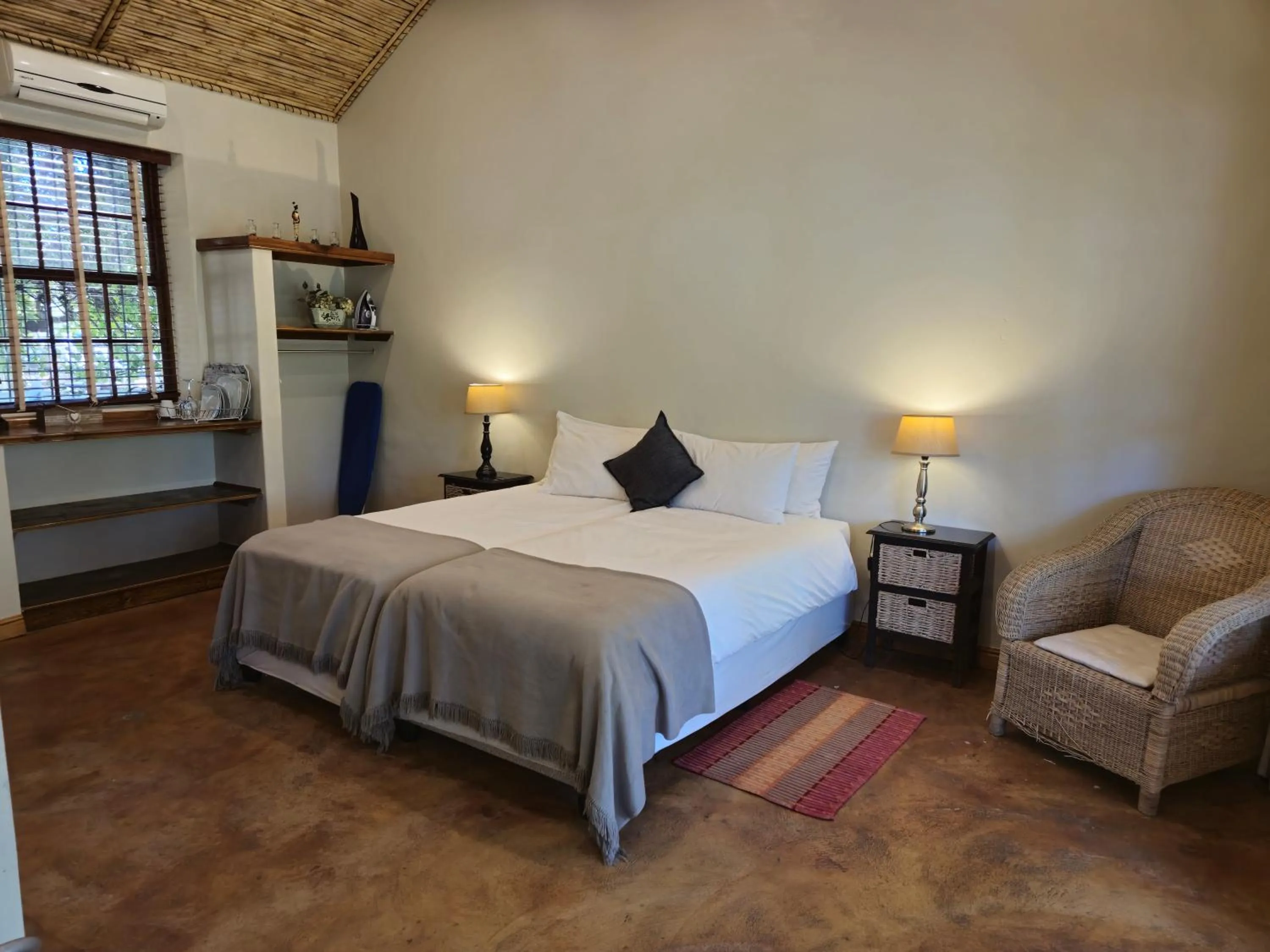 Bedroom, Bed in De Leeuwenhof Estate