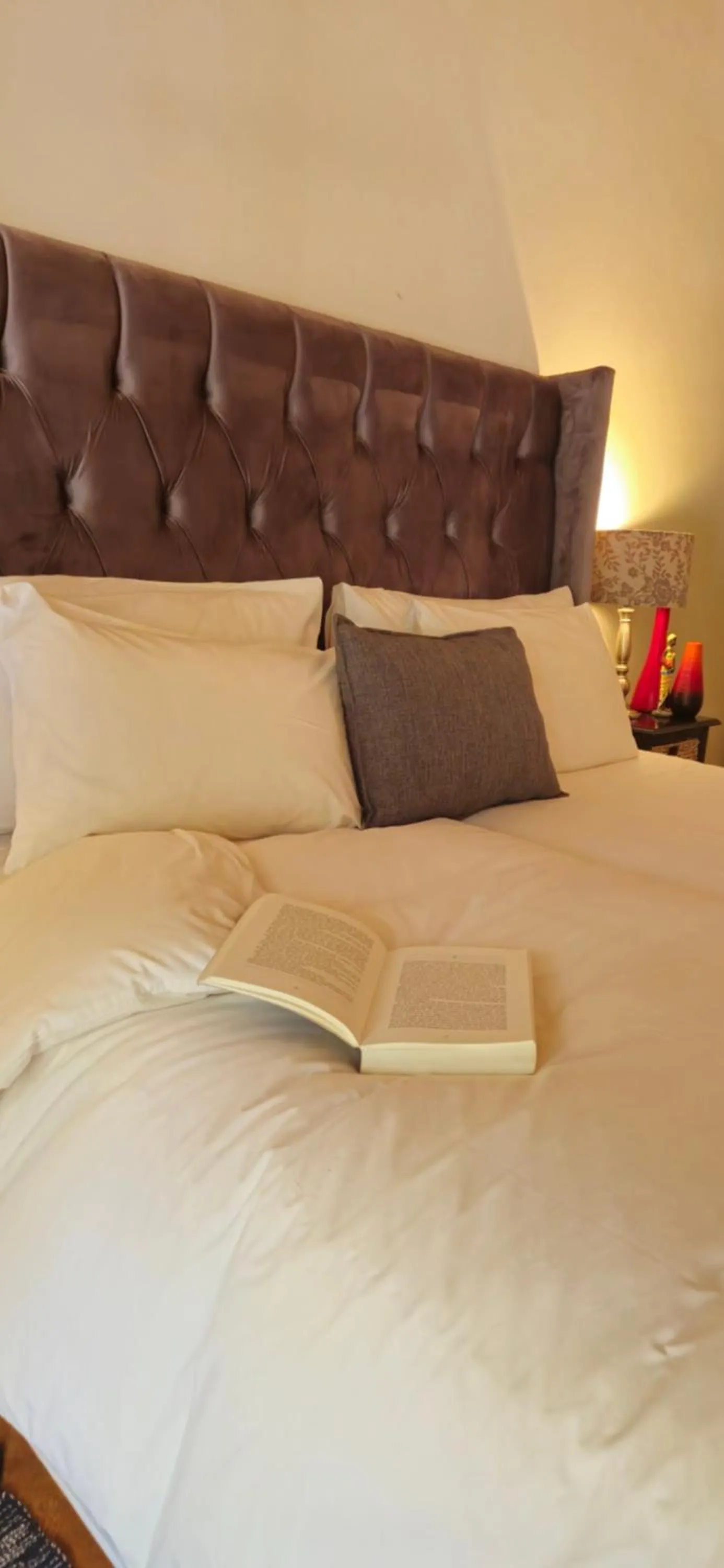 Property building, Bed in De Leeuwenhof Estate