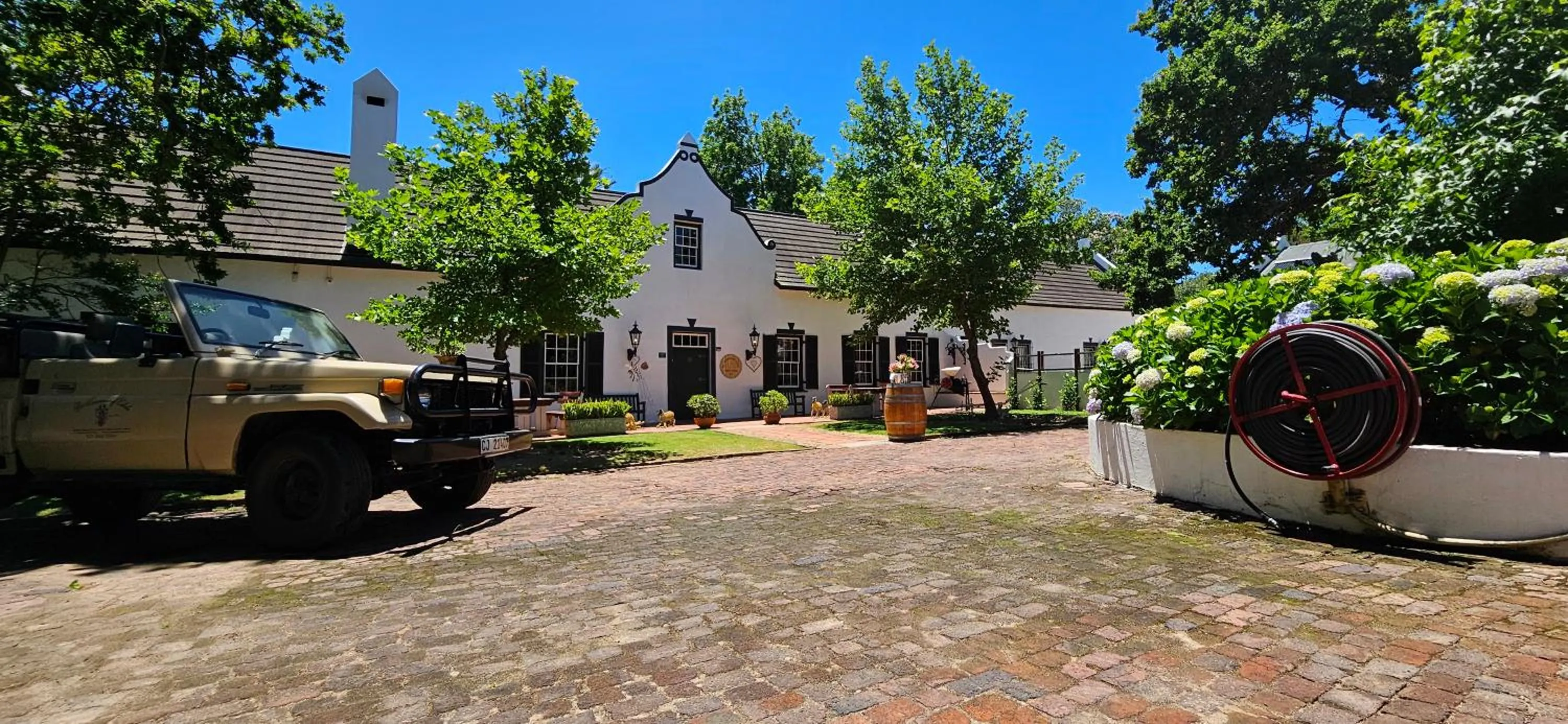 Property building in De Leeuwenhof Estate