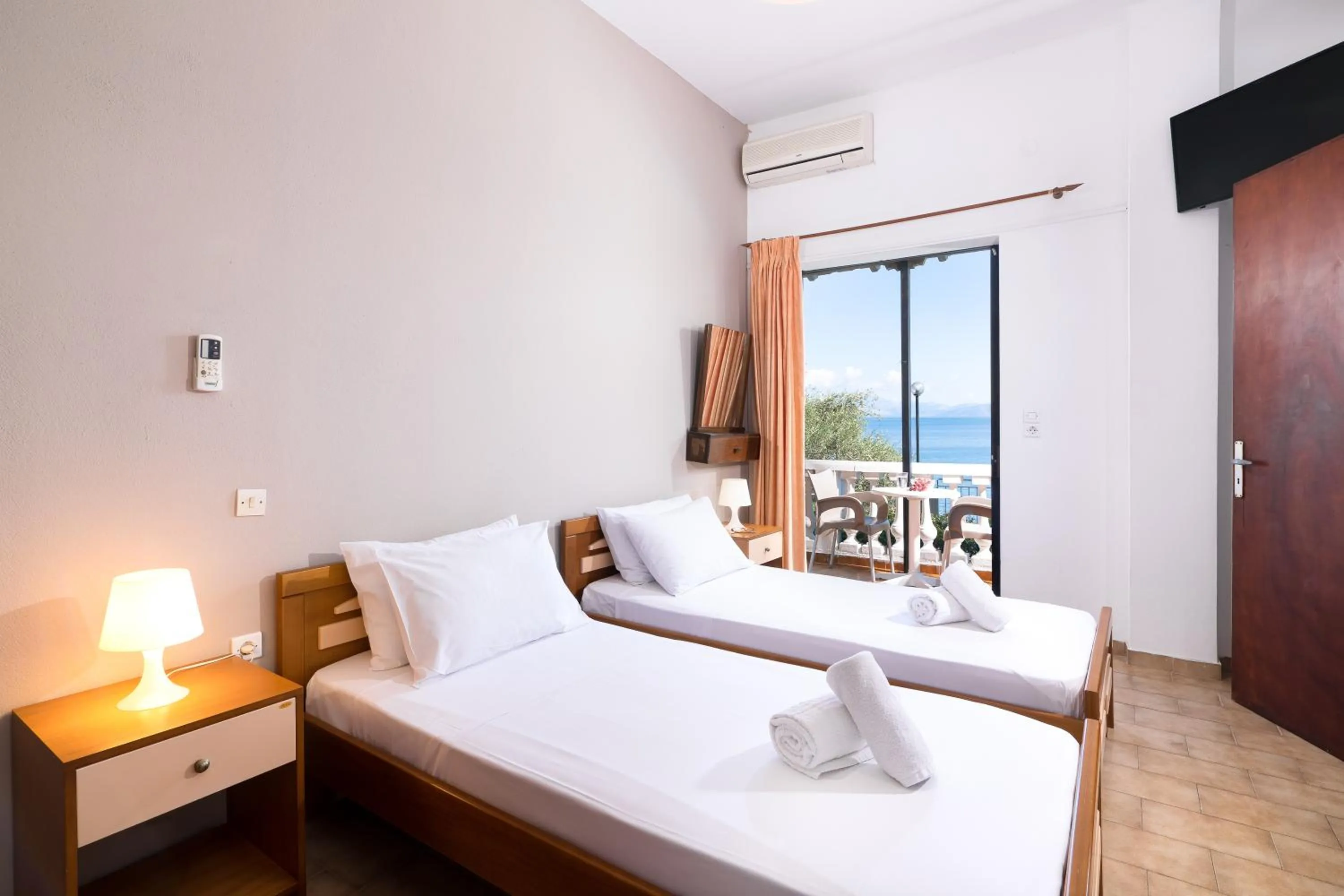 Bed in Dimitra Studios