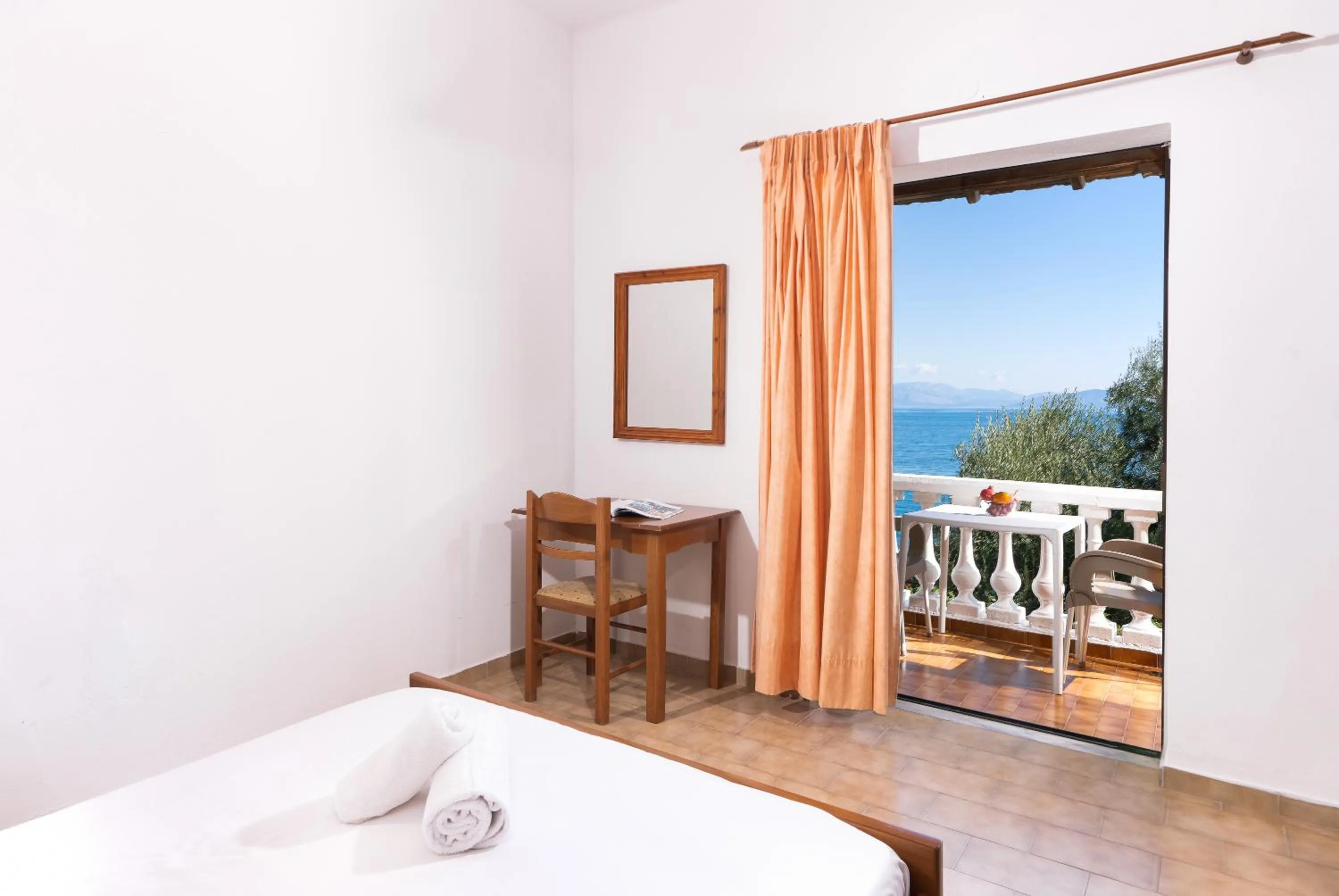 Bed in Dimitra Studios