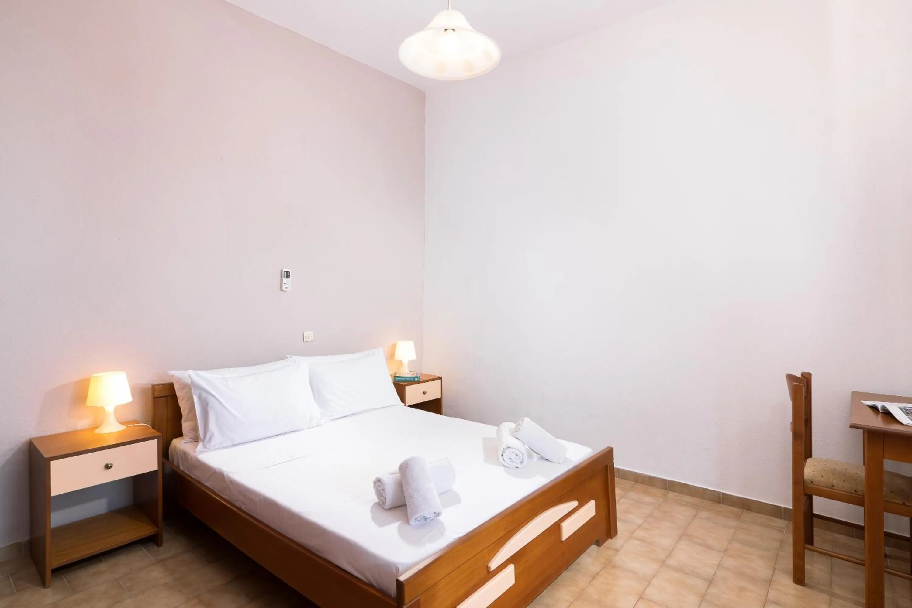 Bed in Dimitra Studios