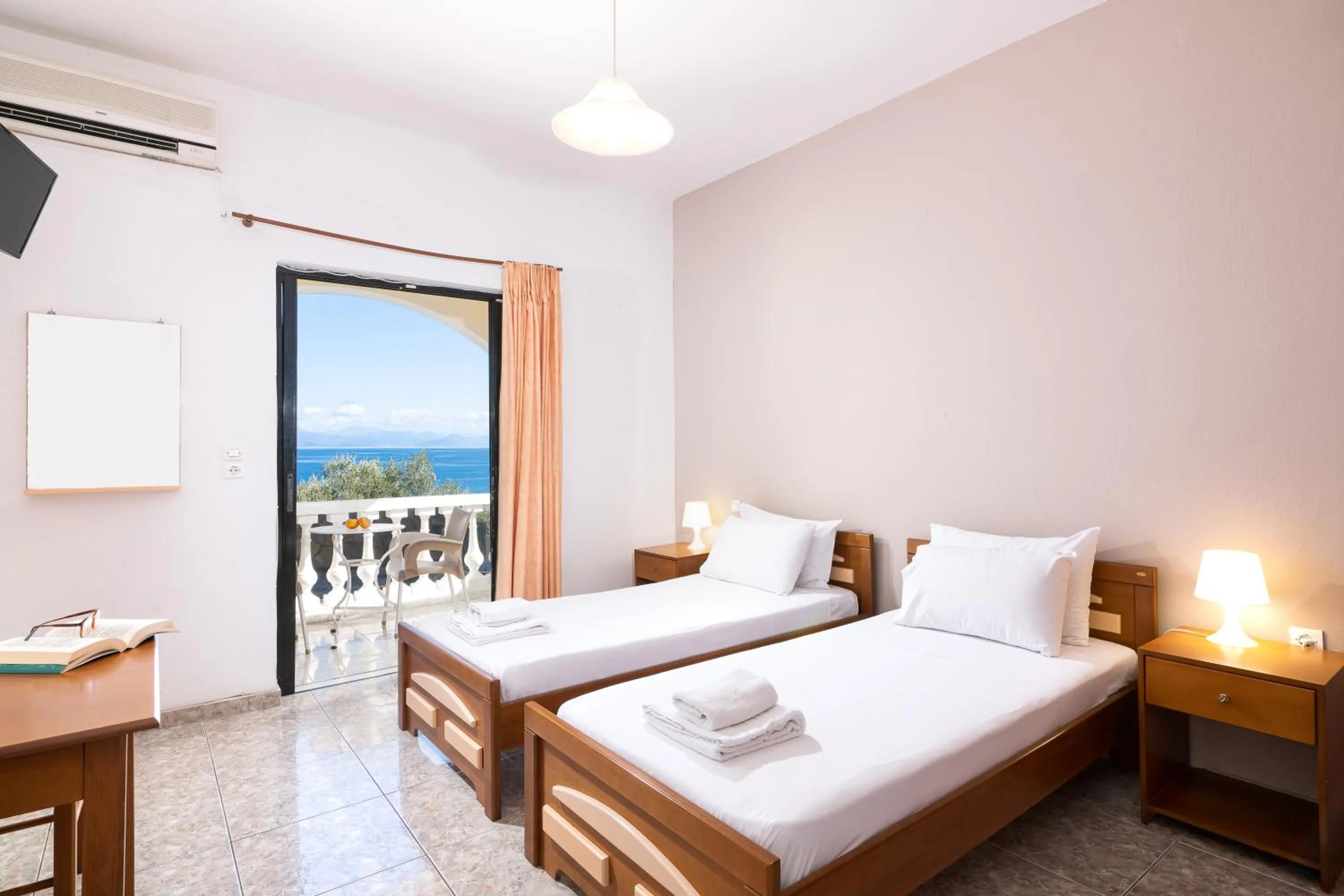 Bed in Dimitra Studios