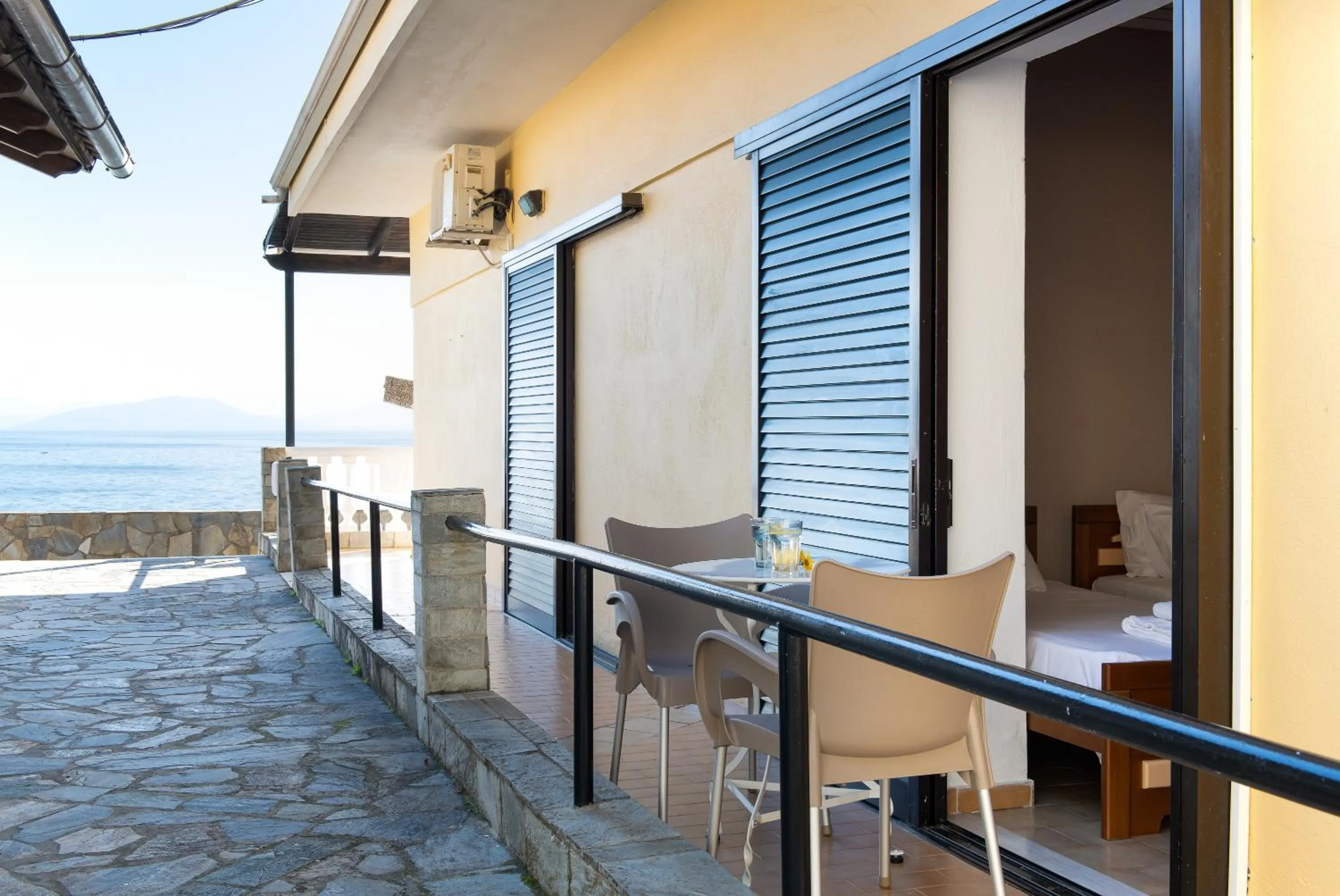 Bed in Dimitra Studios