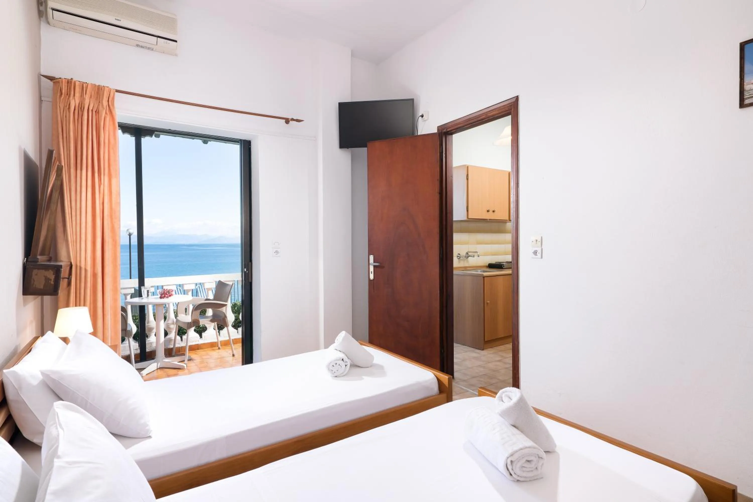 Bed in Dimitra Studios