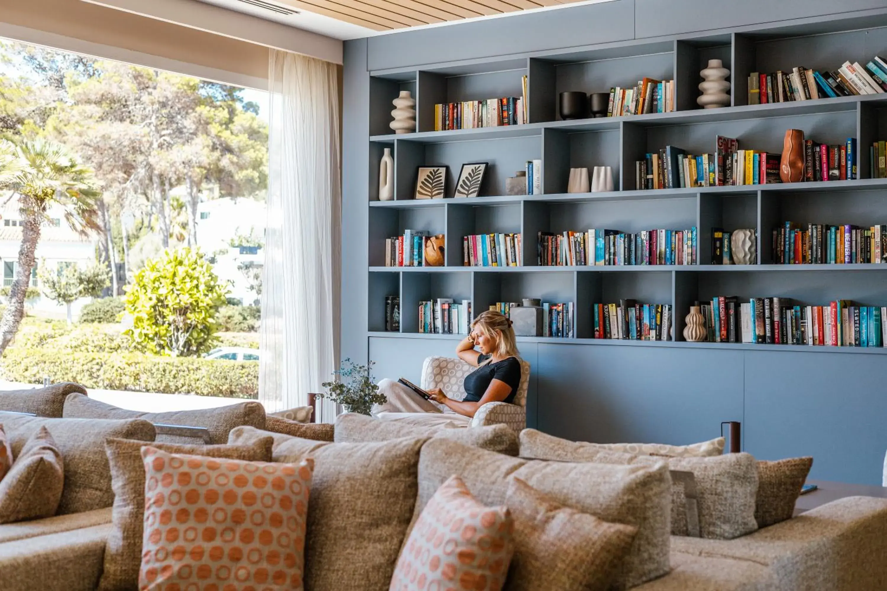 Library in Seth Santo Tomás Library in Seth Santo Tomás