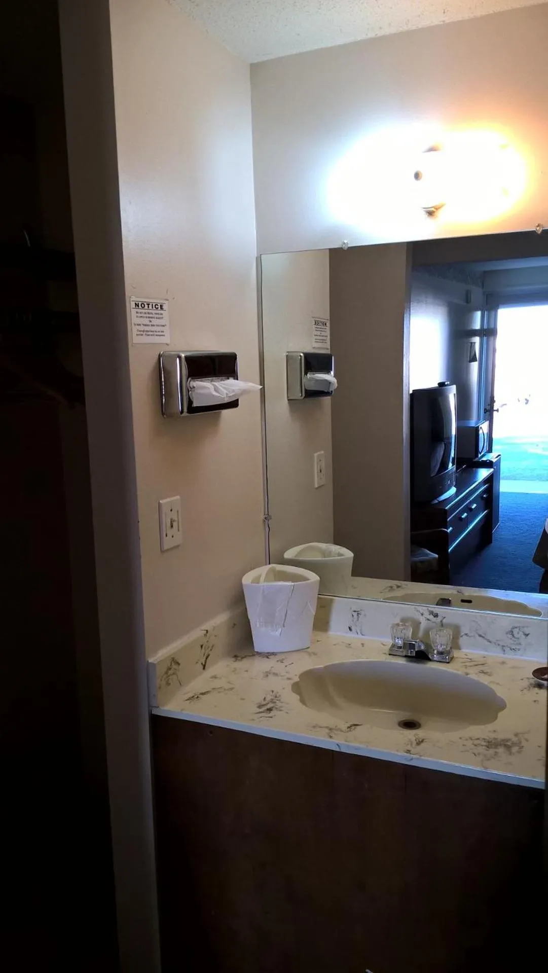 Bathroom in Dogwood Motel