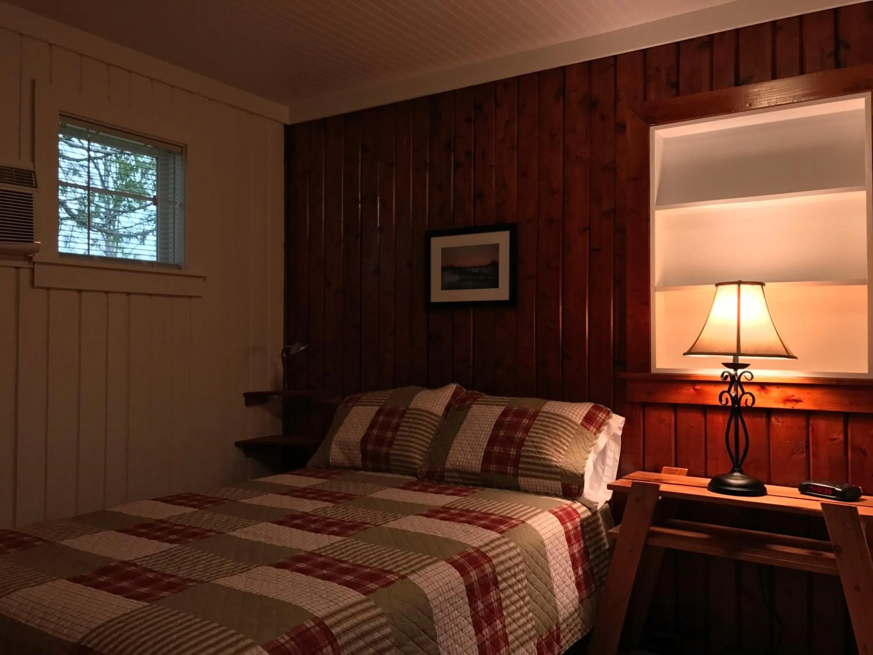 Bedroom, Bed in Cedar Ridge Cabins