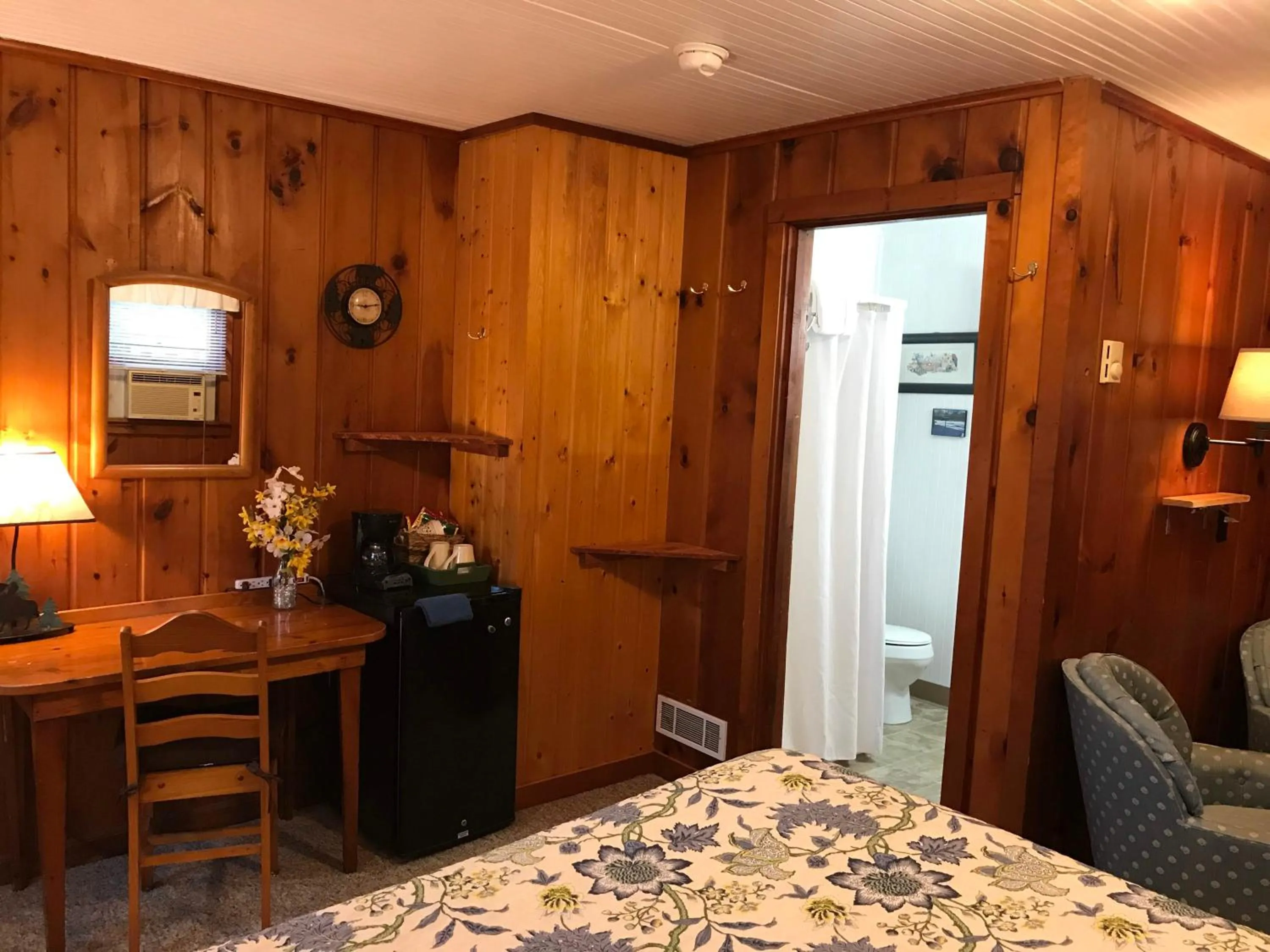 Photo of the whole room, Bed in Cedar Ridge Cabins