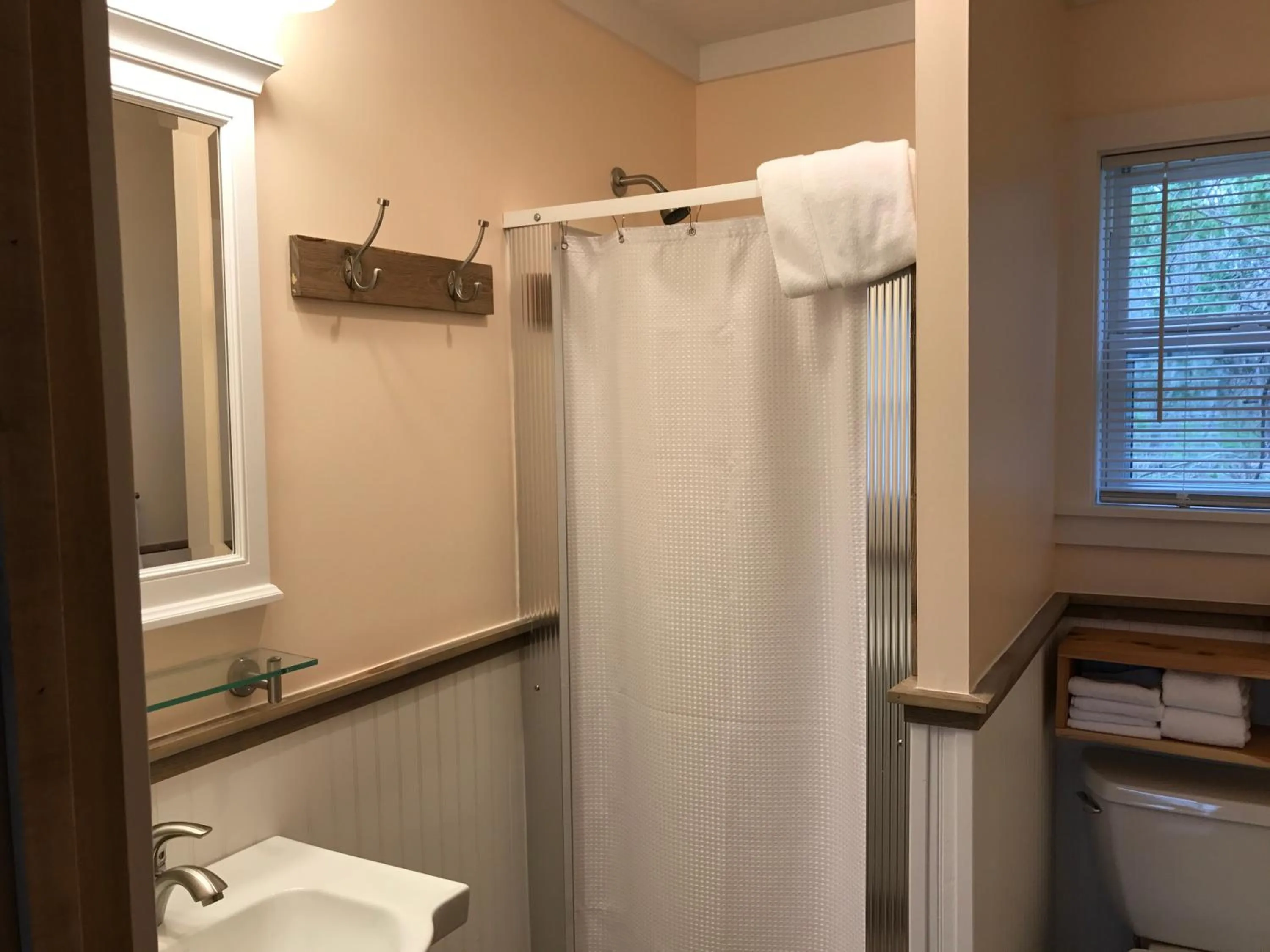 Bathroom in Cedar Ridge Cabins