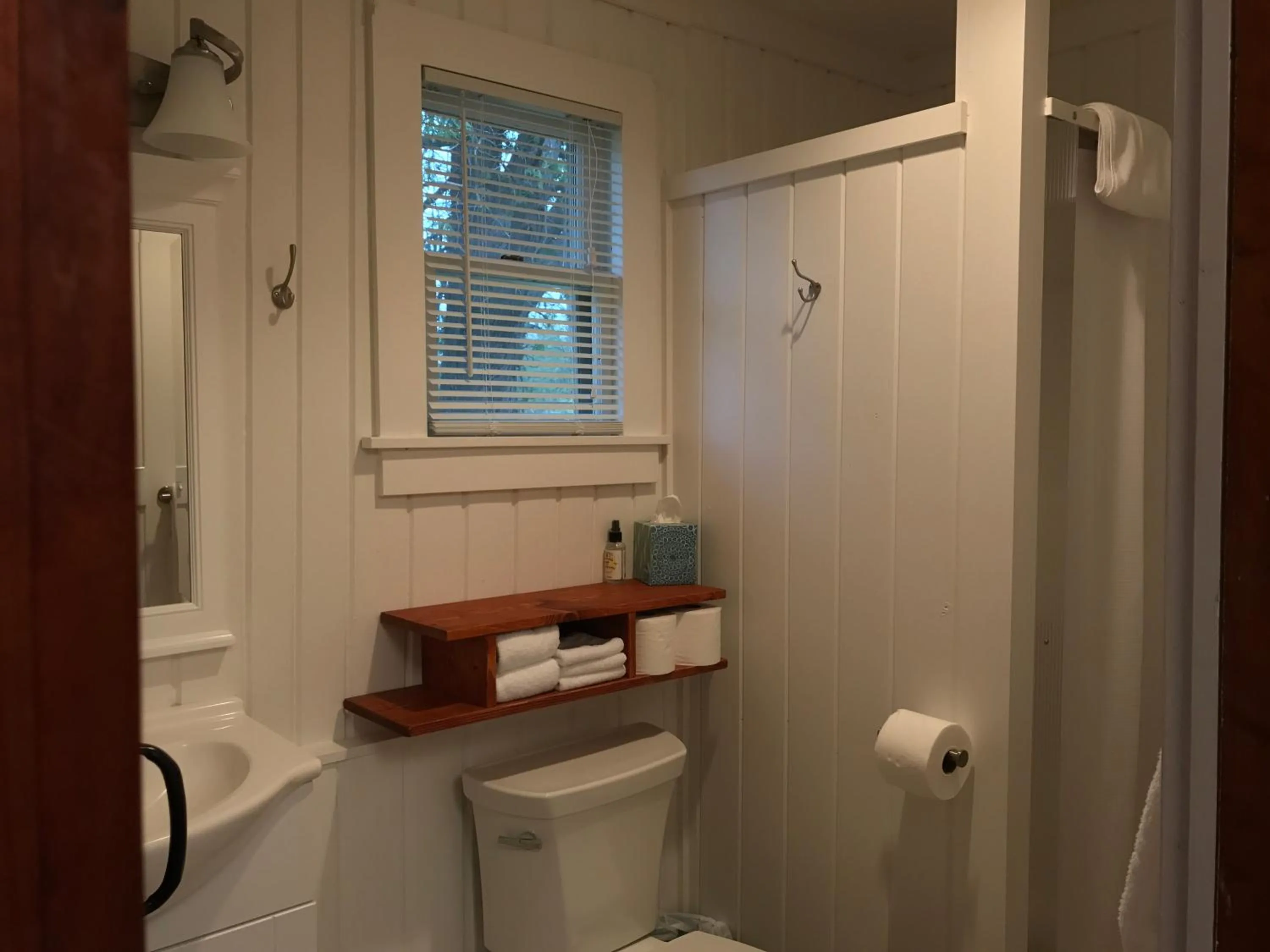Bathroom in Cedar Ridge Cabins