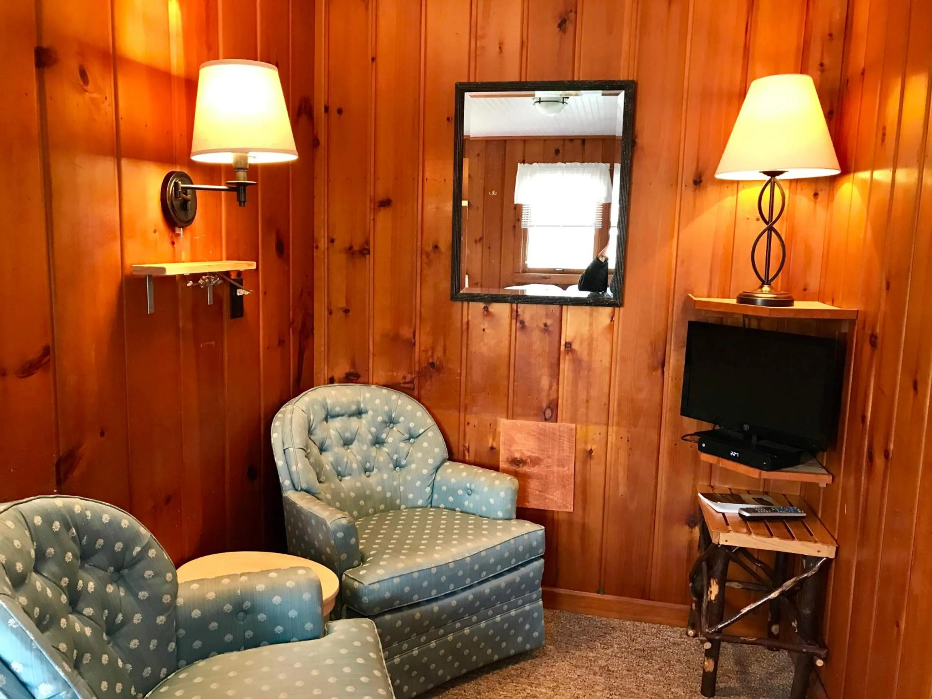 Living room in Cedar Ridge Cabins