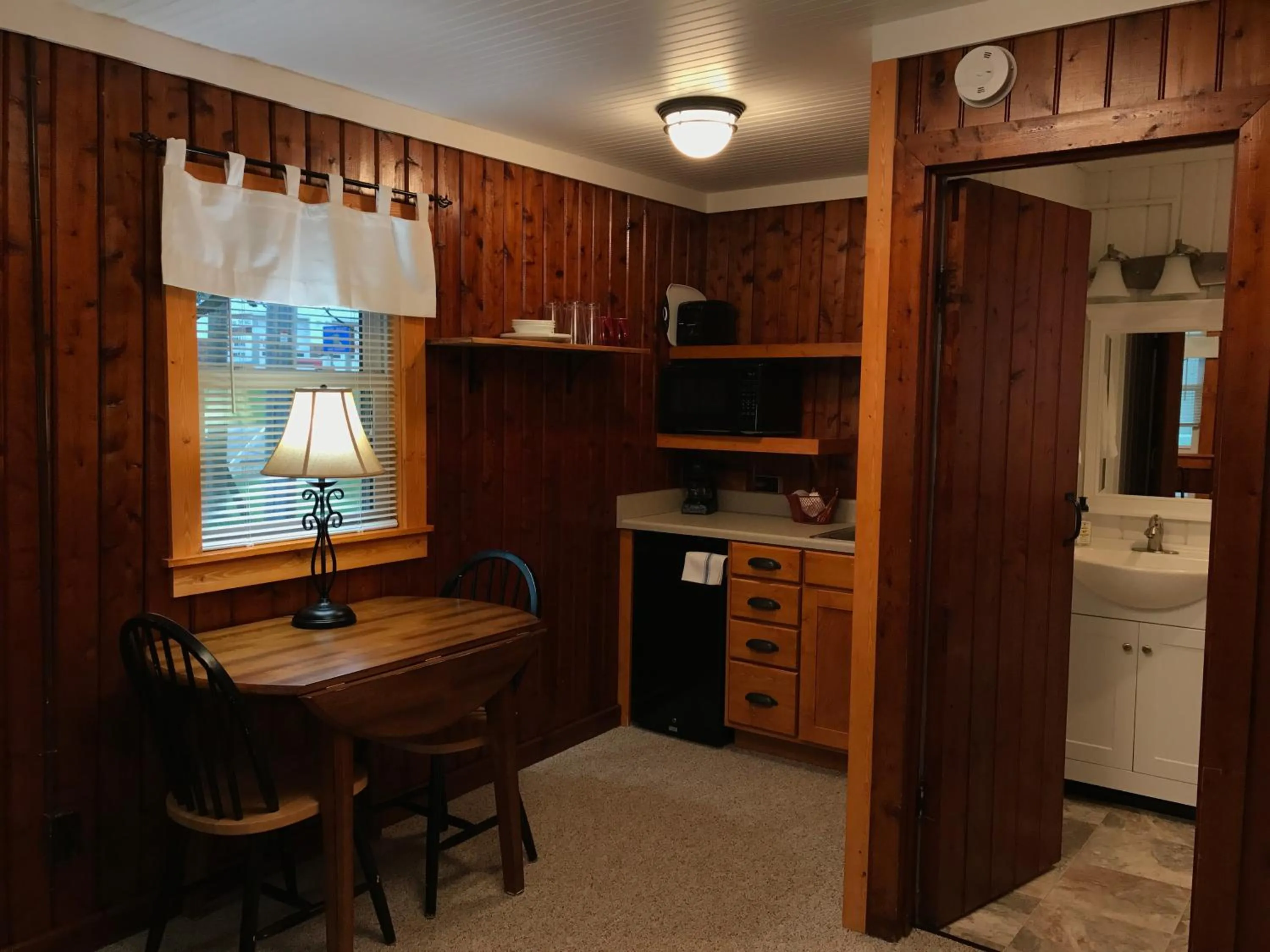 Kitchen or kitchenette in Cedar Ridge Cabins
